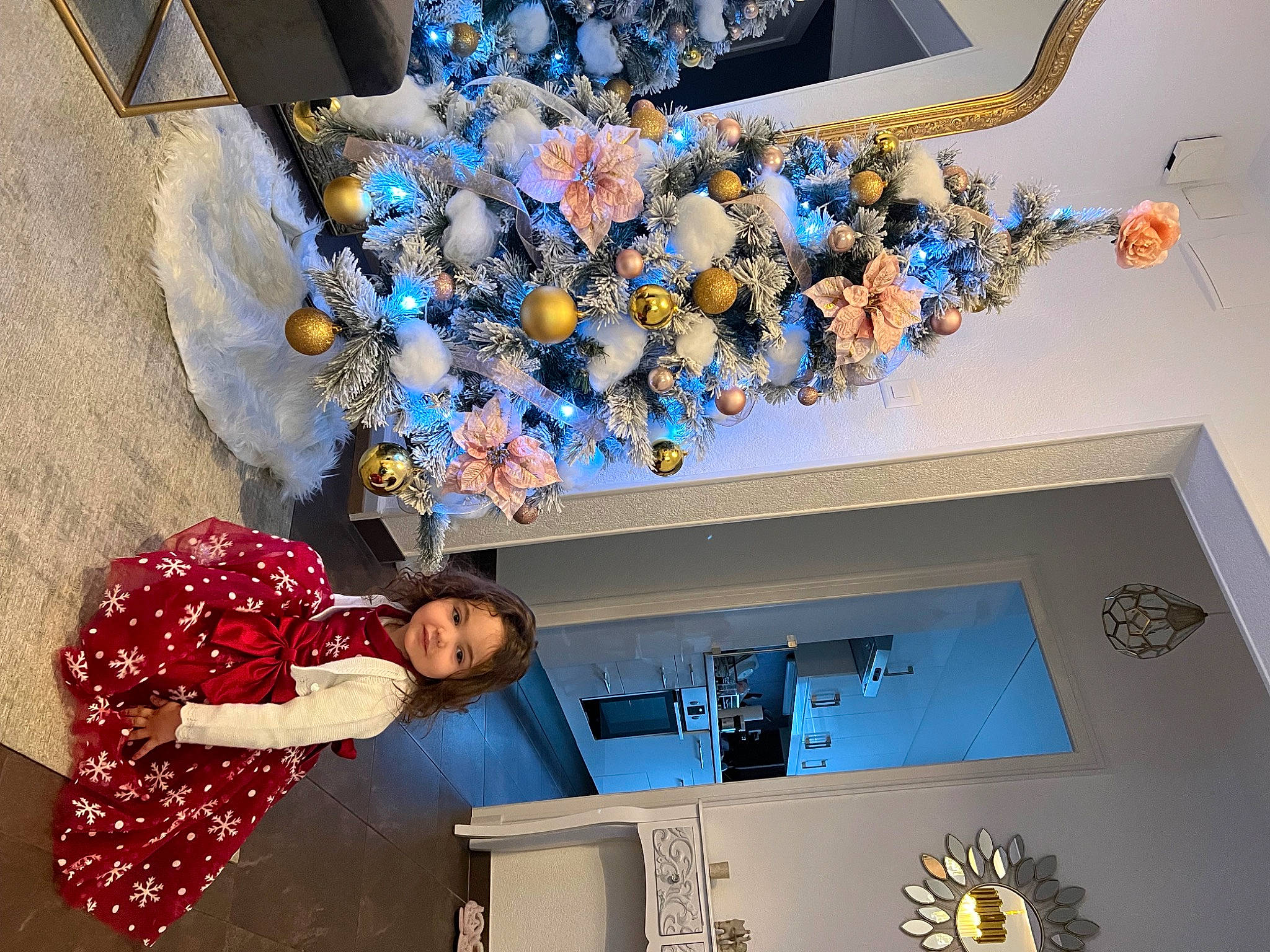 Aliah Valentina a rejoint le concours — aidez-le/la à gagner de superbes lots ! art, azure, blue, ceiling, electric_blue, flower, fun, joy, person, photograph, plant, plaster, plastic, purple, room, smile, snapshot, space, tree, visual_arts