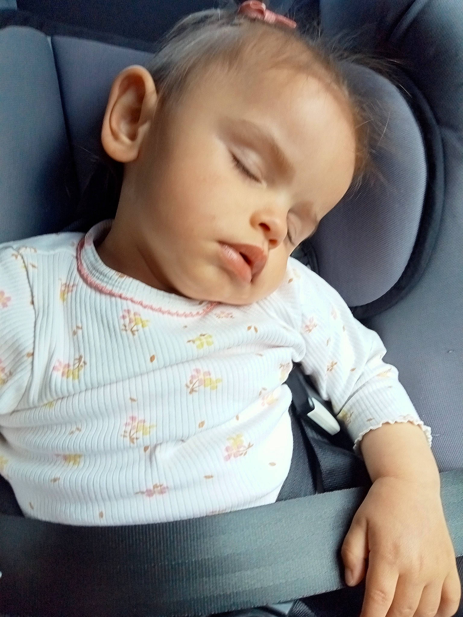 Souraya a rejoint le concours — aidez-le/la à gagner de superbes lots ! arm, baby, baby_toddler_clothing, cheek, chin, collar, comfort, finger, hairstyle, hand, head, iris, lip, mouth, neck, nose, organ, person, skin, sleeve