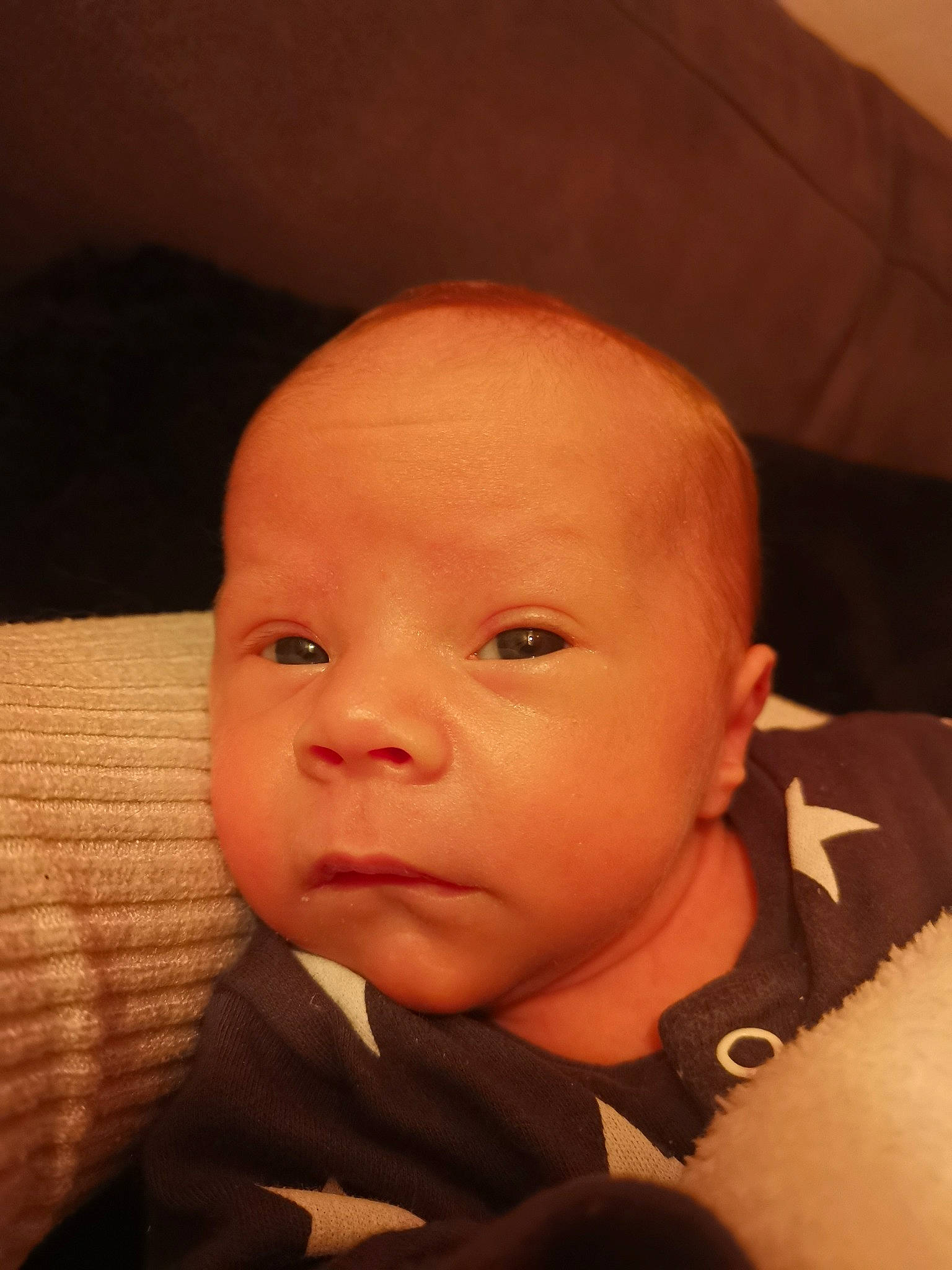 Lyhanna a rejoint le concours — aidez-le/la à gagner de superbes lots ! baby, baby_toddler_clothing, cheek, comfort, darkness, ear, eye, eyebrow, eyelash, flash_photography, happy, human_body, iris, lip, mouth, neck, nose, person, skin, smile