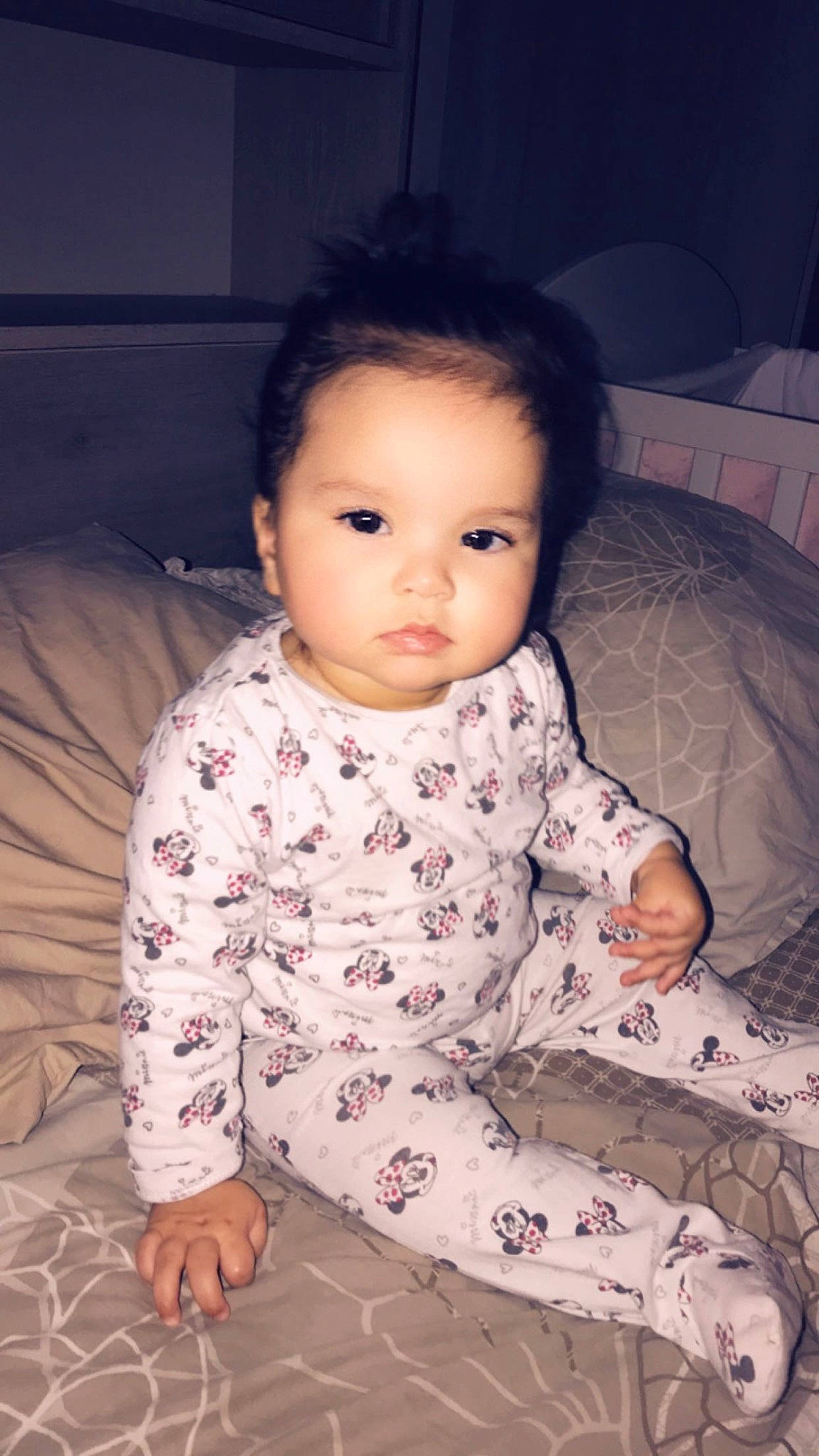 Dina participe au concours pour gagner de l'argent avec cette photo : baby, baby_toddler_clothing, cheek, chin, comfort, eyelash, face, flash_photography, flooring, fun, hairstyle, head, iris, lip, mouth, nose, person, skin, sleeve, smile