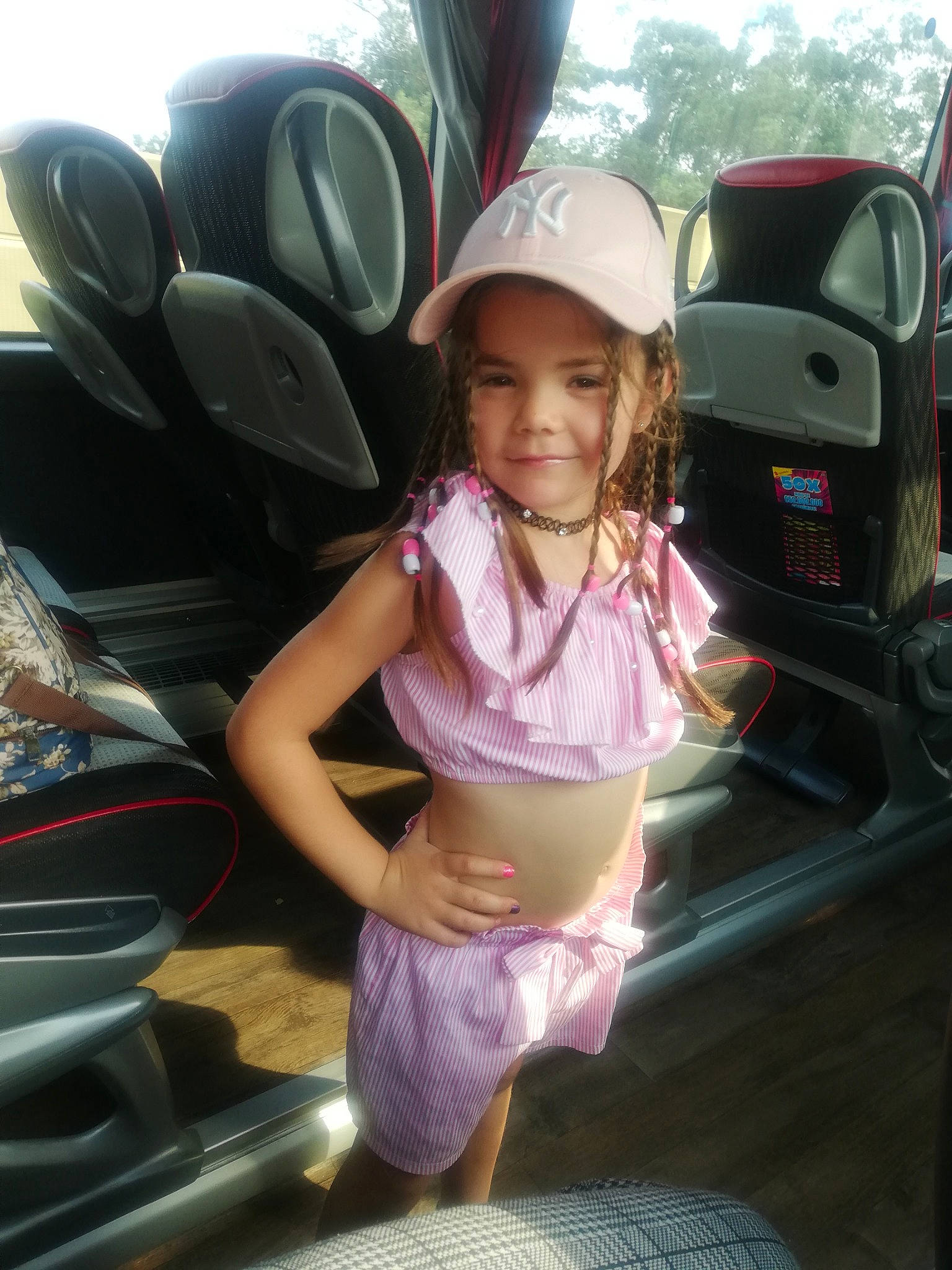 Mariana a rejoint le concours — aidez-le/la à gagner de superbes lots ! auto_part, automotive_design, automotive_exterior, automotive_lighting, automotive_tire, baseball_cap, bumper, car_seat, car_seat_cover, headwear, joy, leg, leisure, mode_of_transport, motor_vehicle, person, smile, sneakers, steering_wheel, toddler