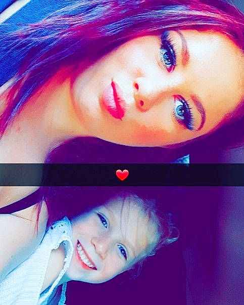 Lehna participe au concours pour gagner de l'argent avec cette photo : blue, cheek, chin, eye, eye_liner, eyebrow, eyelash, forehead, hair, hairstyle, jaw, joy, light, lip, lipstick, mouth, nose, organ, person, purple