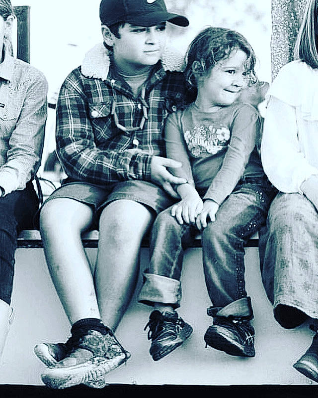 Arthur is registered to the contest to win money with this photo: black, black_and_white, cool, fashion, fashion_design, flash_photography, footwear, happy, hat, joy, monochrome, person, photograph, plaid, shoe, shorts, sleeve, snapshot, style, tartan