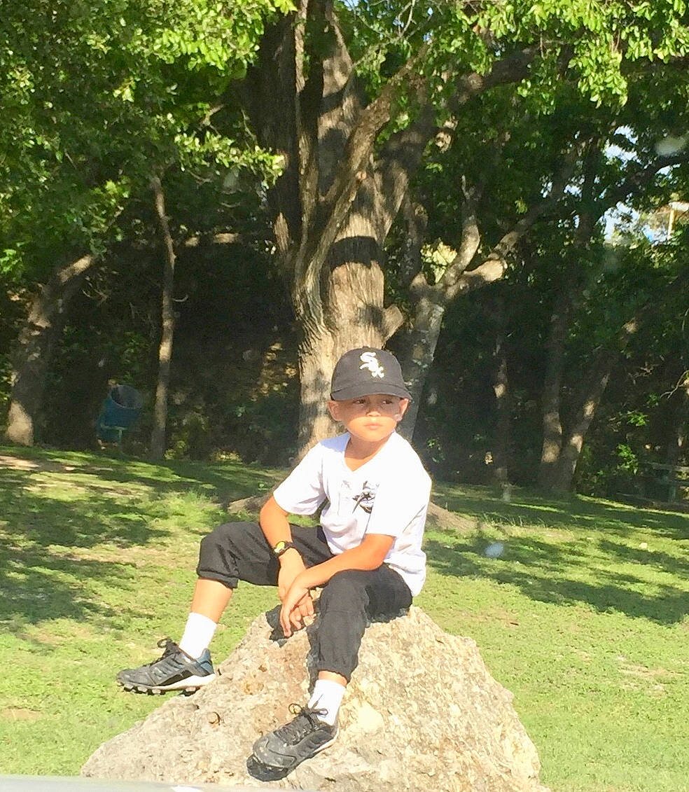 Carlos is registered to the contest to win money with this photo: grass, headwear, leisure, person, plant, recreation, tree, trunk