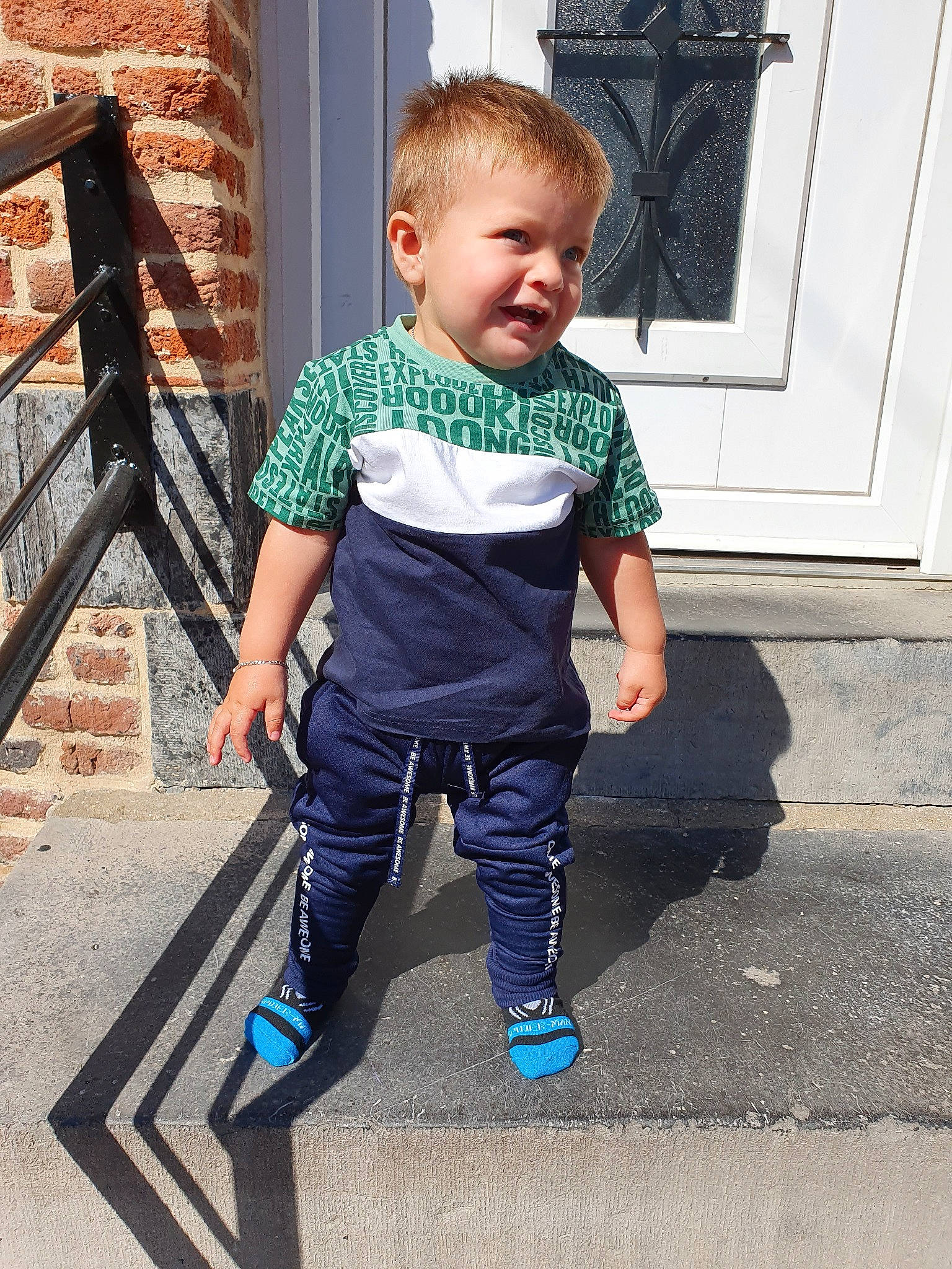 Maxence participe au concours pour gagner de l'argent avec cette photo : blue, child, clothing, cool, denim, footwear, jacket, jeans, male, outerwear, person, shoe, sleeve, sportswear, standing, t_shirt, toddler, trousers