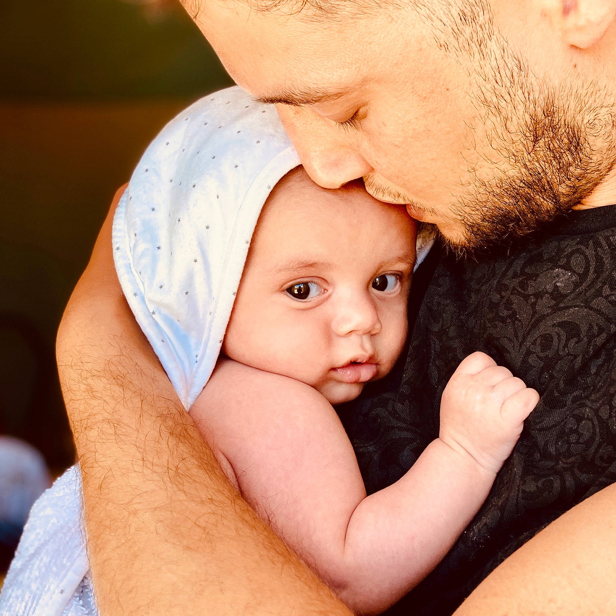 Ilyes participe au concours pour gagner de l'argent avec cette photo : baby, baby_sleeping, birth, child, hand, happy, headwear, hug, human, interaction, love, muscle, person, photograph, photography, skin, toddler