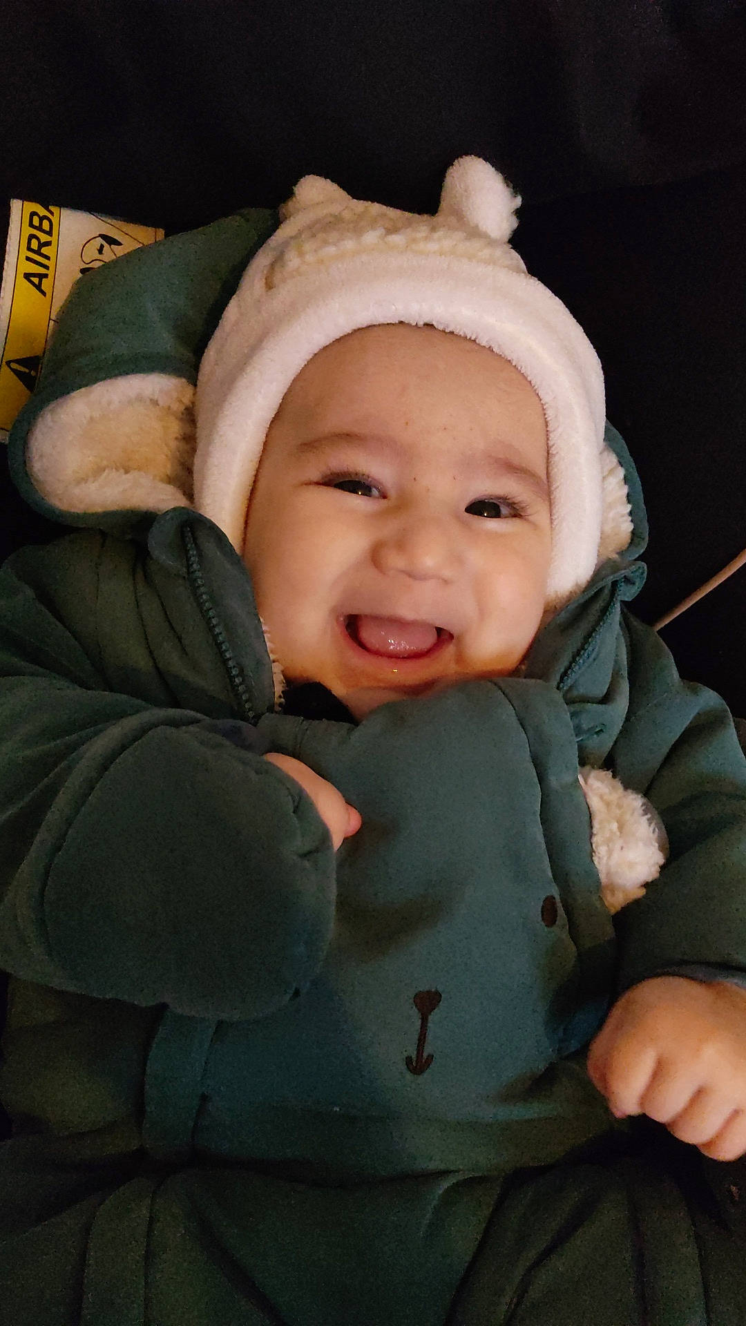 Kyliane-ali a rejoint le concours — aidez-le/la à gagner de superbes lots ! baby, baby_products, baby_toddler_clothing, cap, cheek, child, comfort, finger, flash_photography, fun, gesture, happy, headwear, laugh, outerwear, person, portrait_photography, sitting, skin, sleeve