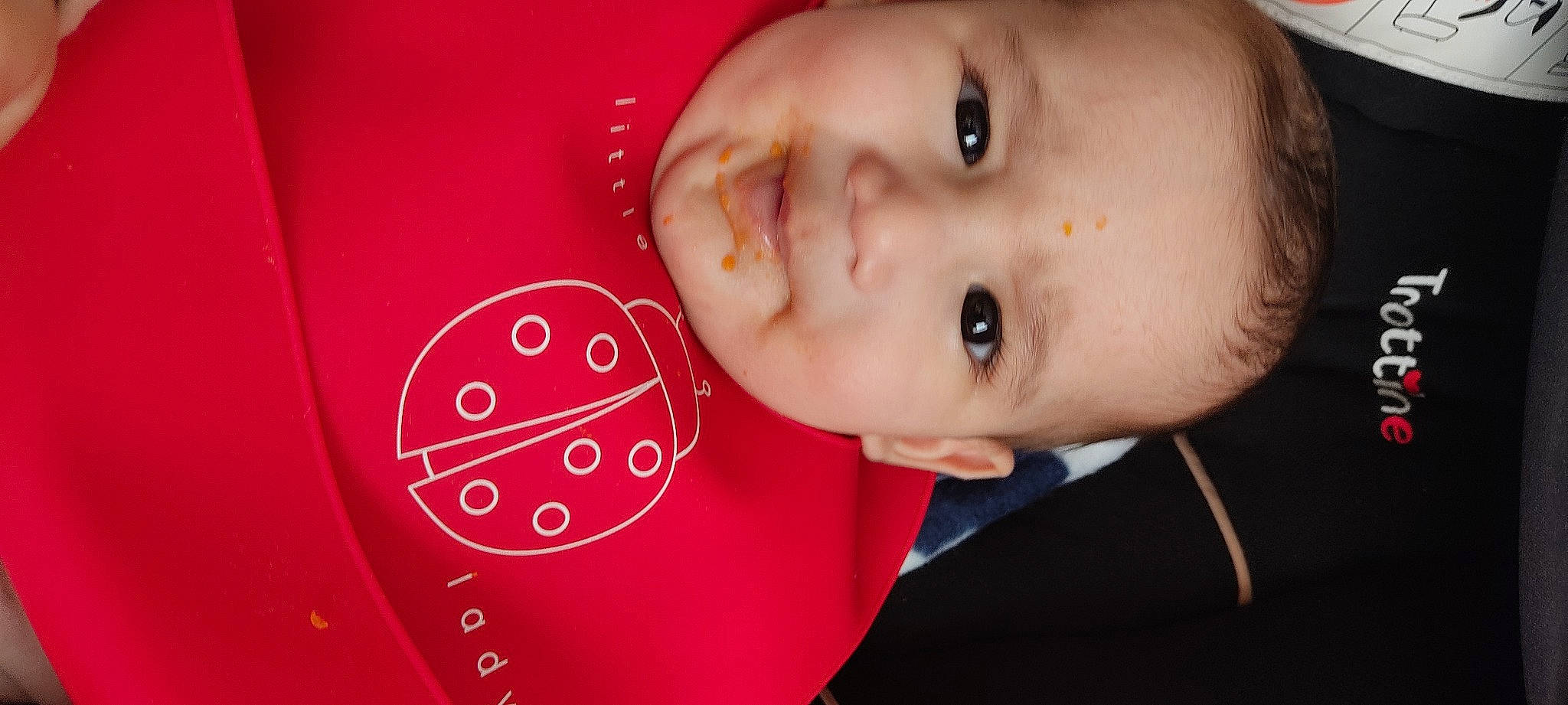 Kyliane-ali a rejoint le concours — aidez-le/la à gagner de superbes lots ! baby, baby_toddler_clothing, cheek, chin, close_up, eyebrow, eyelash, face, finger, fun, happy, human_body, iris, lip, mouth, neck, nose, person, skin, smile