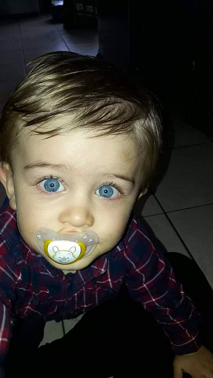 Olivier participe au concours pour gagner de l'argent avec cette photo : baby, baby_toddler_clothing, cheek, child, eye, eyelash, forehead, hairstyle, head, iris, lip, nose, organ, person, plaid, skin, tartan, toddler