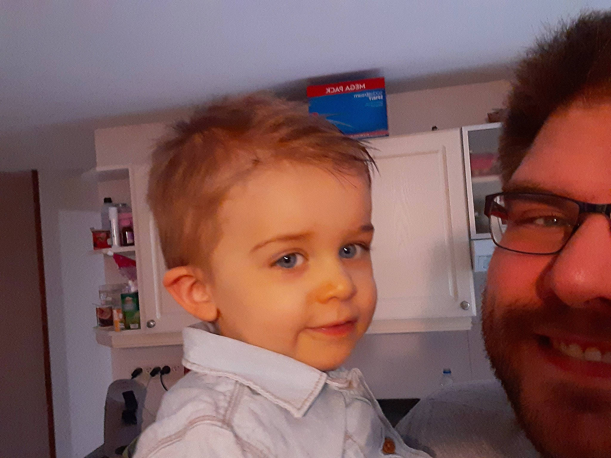 Olivier a rejoint le concours — aidez-le/la à gagner de superbes lots ! cheek, child, chin, collar, dress_shirt, ear, eye, eyebrow, eyelash, eyewear, facial_expression, forehead, glasses, hairstyle, happy, iris, joy, lip, mouth, nose