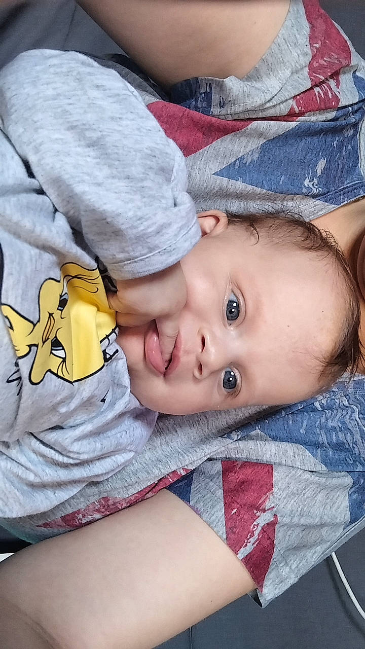 Kaïla a rejoint le concours — aidez-le/la à gagner de superbes lots ! baby, baby_toddler_clothing, beauty, cap, cheek, child, comfort, cool, facial_expression, grass, happy, hat, lip, mouth, nose, organ, person, product, skin, sleeve