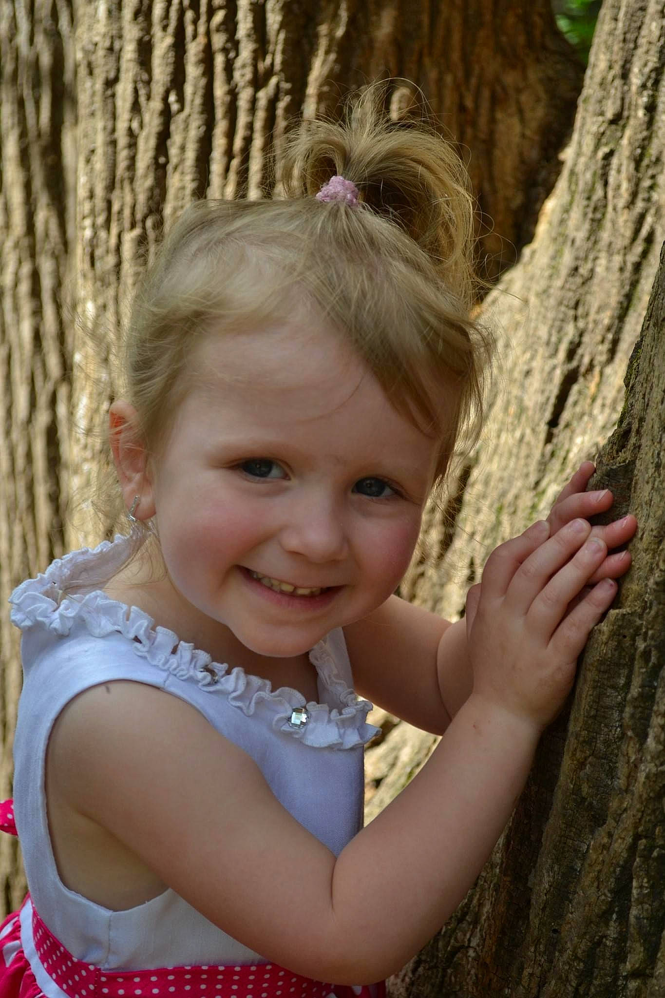 Lennox is registered to the contest to win money with this photo: botany, clothing, eye, face, facial_expression, flash_photography, grass, hand, happy, iris, joy, leaf, lip, nature, organ, people_in_nature, person, photograph, skin, smile