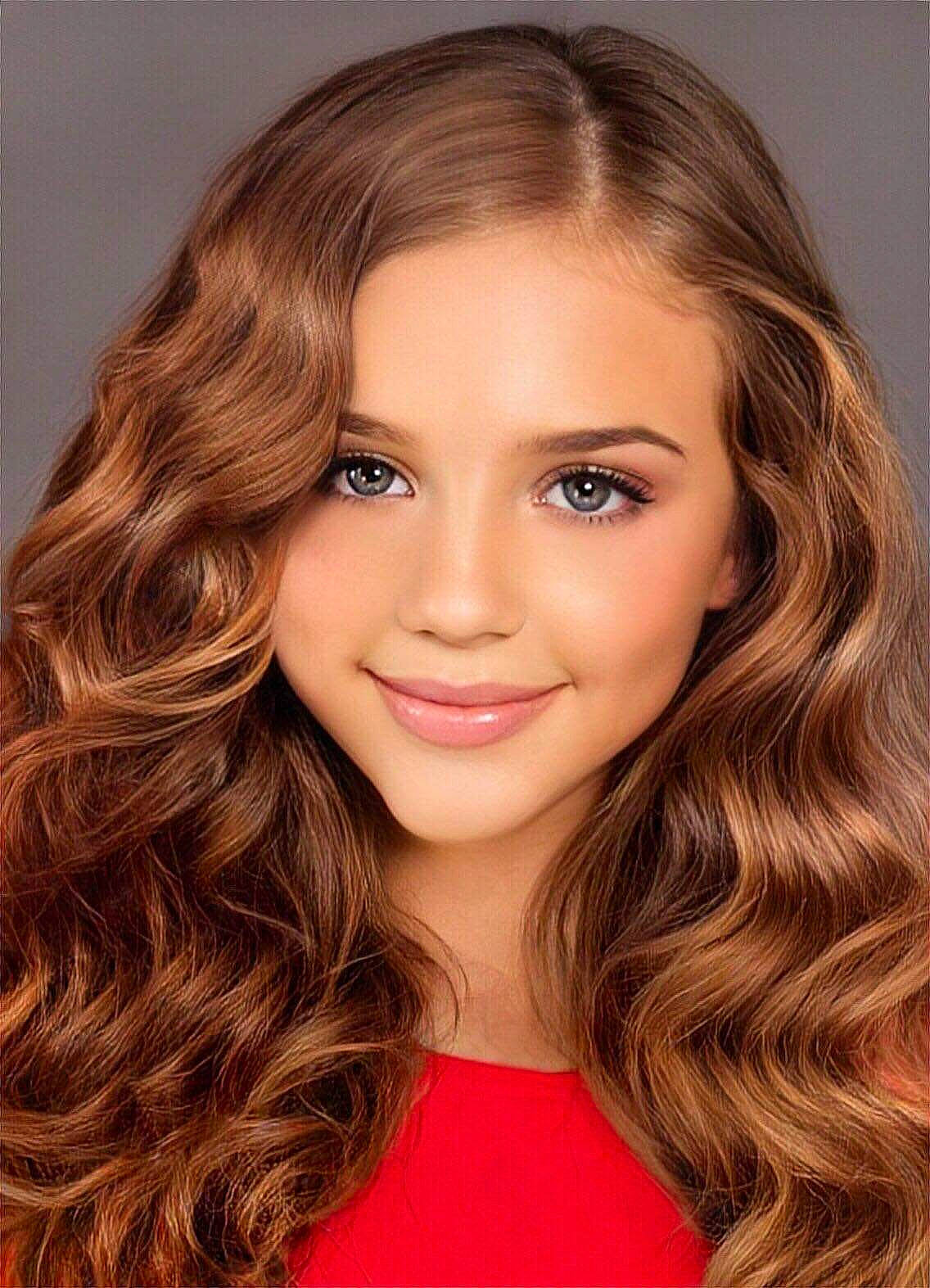 Kristan is registered to the contest to win money with this photo: brown, cheek, chin, eye, eyebrow, eyelash, face, facial_expression, fashion, forehead, hair, hairstyle, head, iris, jaw, joy, lip, liver, nose, person