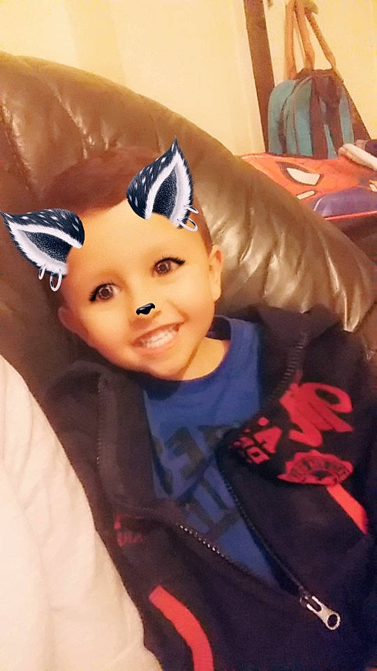 Brayan a rejoint le concours — aidez-le/la à gagner de superbes lots ! ear, head, person