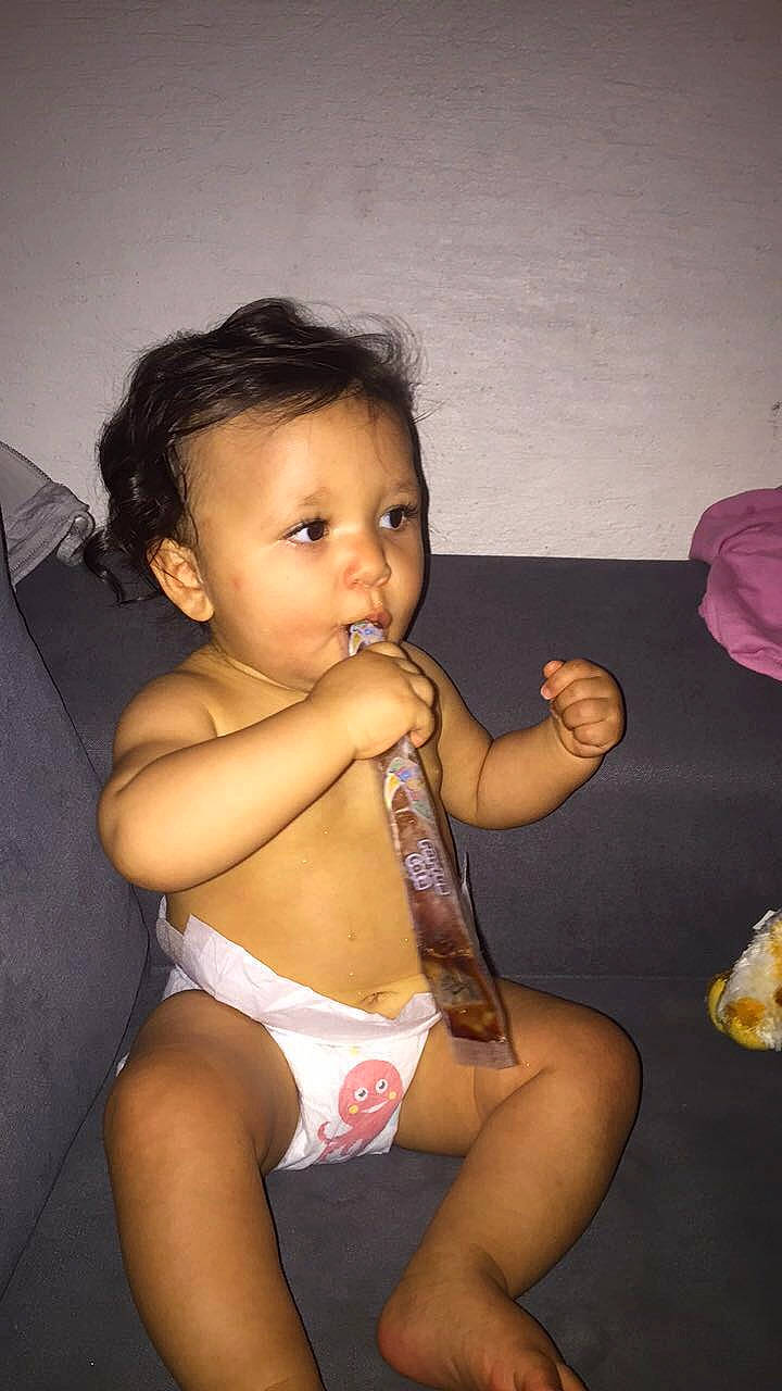 Nawel a rejoint le concours — aidez-le/la à gagner de superbes lots ! abdomen, child, person, sitting, toddler, trunk