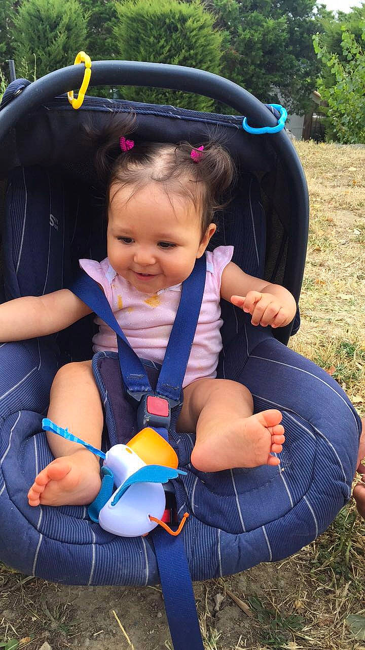 Nawel a rejoint le concours — aidez-le/la à gagner de superbes lots ! baby, baby_carriage, baby_carrier, baby_in_car_seat, baby_products, child, fun, joy, leisure, person, play, product, sitting, toddler, vacation