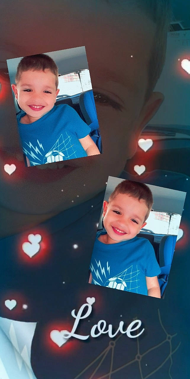 Heyden participe au concours pour gagner de l'argent avec cette photo : beauty, cool, electric_blue, eye, facial_expression, flash_photography, fun, happy, joy, leisure, light, organ, people, person, photograph, product, red, sleeve, smile, standing