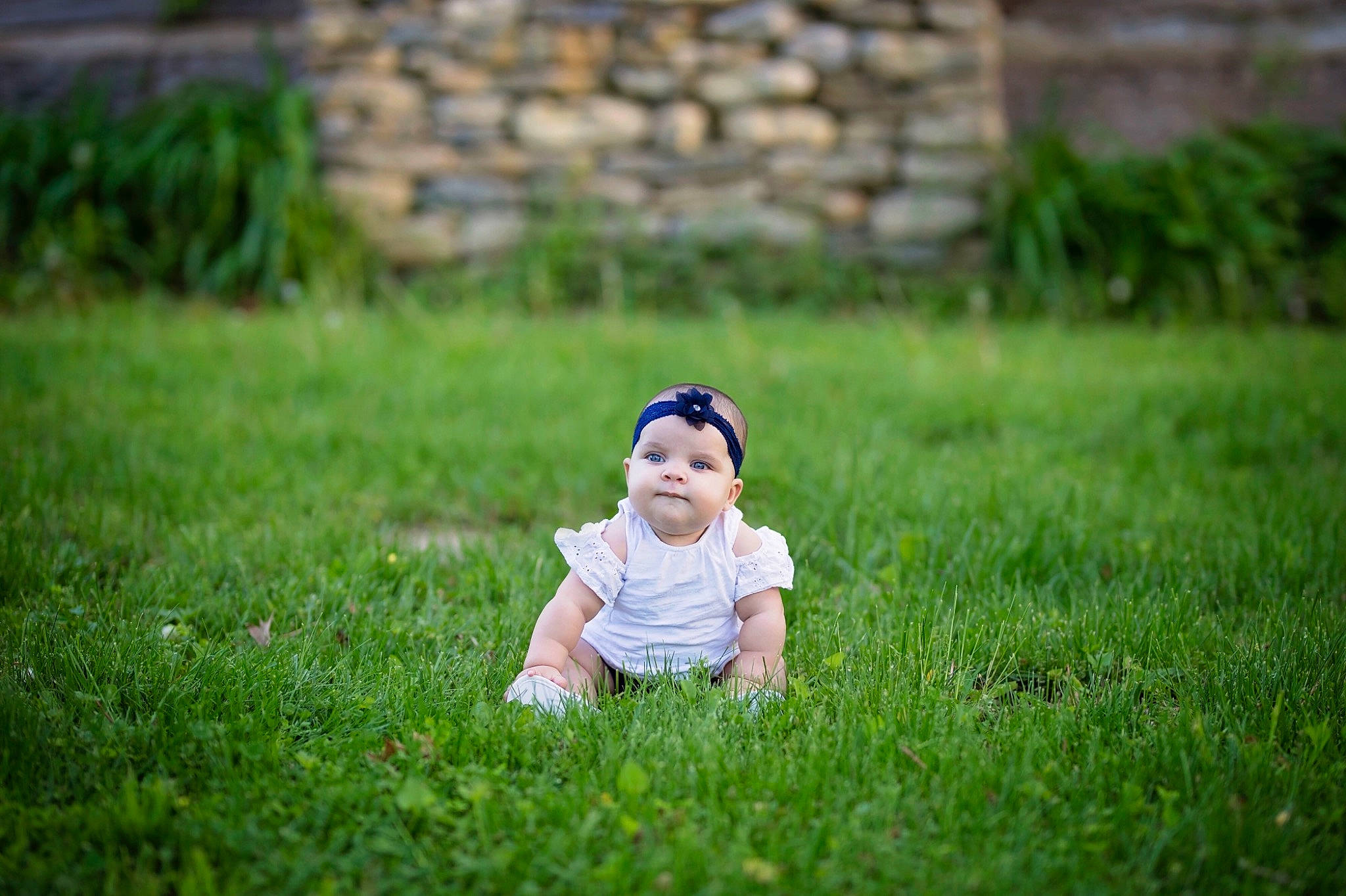 Solãna is registered to the contest to win money with this photo: child, fun, garden, grass, grass_family, grassland, green, happy, lawn, leisure, meadow, people, people_in_nature, person, photograph, photography, plant, smile, summer, toddler