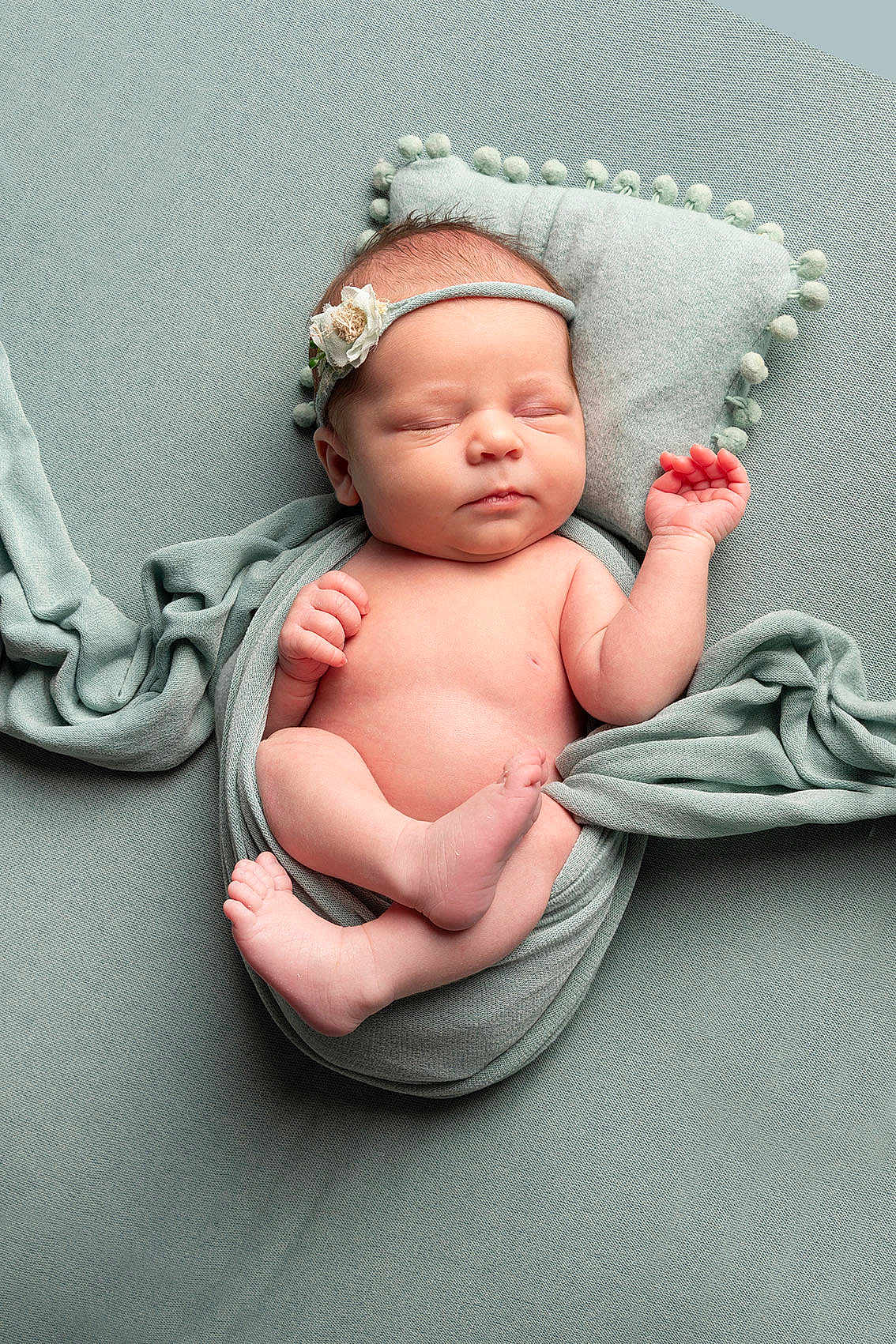 Alya participe au concours pour gagner de l'argent avec cette photo : newborn, baby, sleeping, swaddled, blanket, headband, flower, infant, skin, peaceful, resting, soft, cute, wrapped, pillow, portrait, indoors, child, toddler, cozy