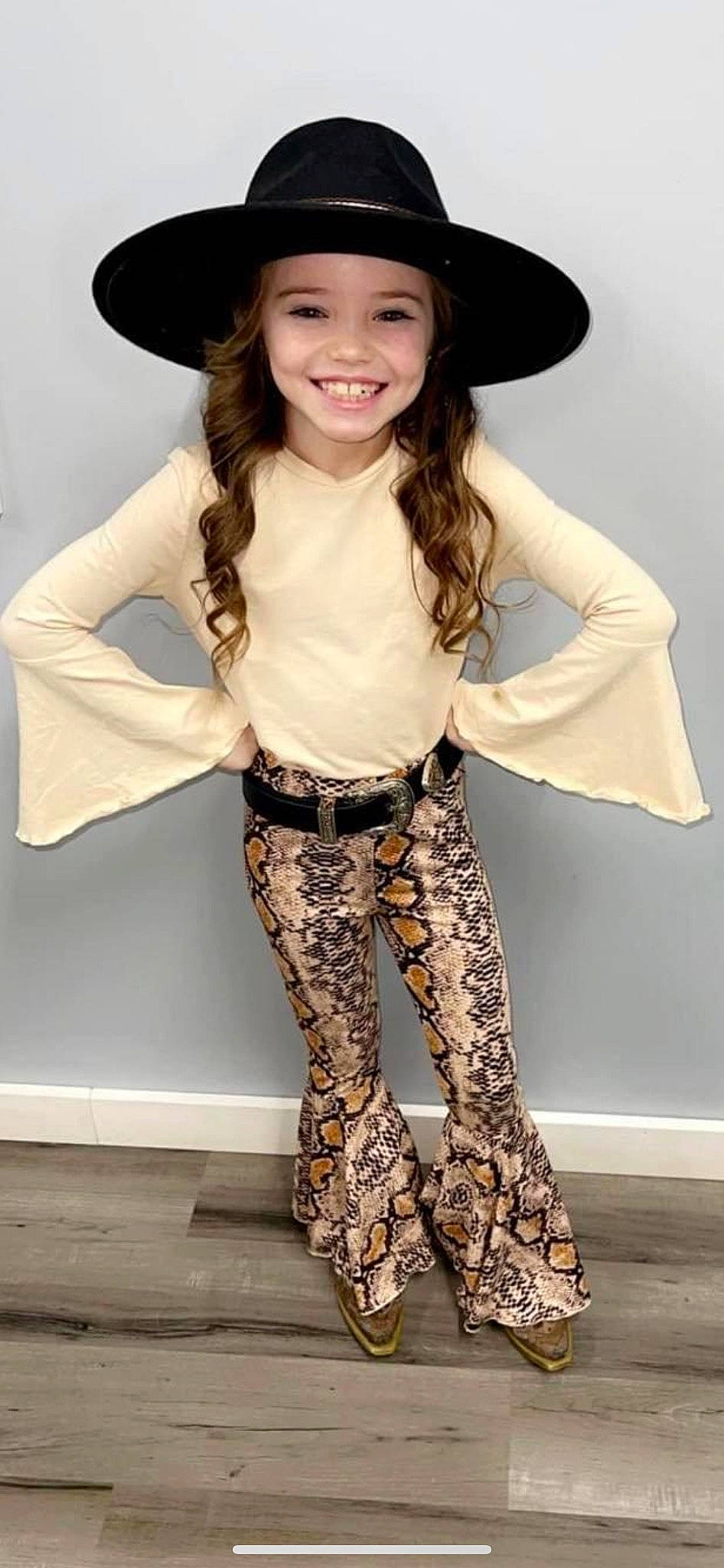 Kinley joined the competition — help win amazing prizes! cool, electric_blue, fashion_design, fashion_model, flash_photography, happy, hat, headwear, human_leg, joy, knee, neck, outerwear, person, shoe, shoulder, sleeve, smile, standing, sun_hat