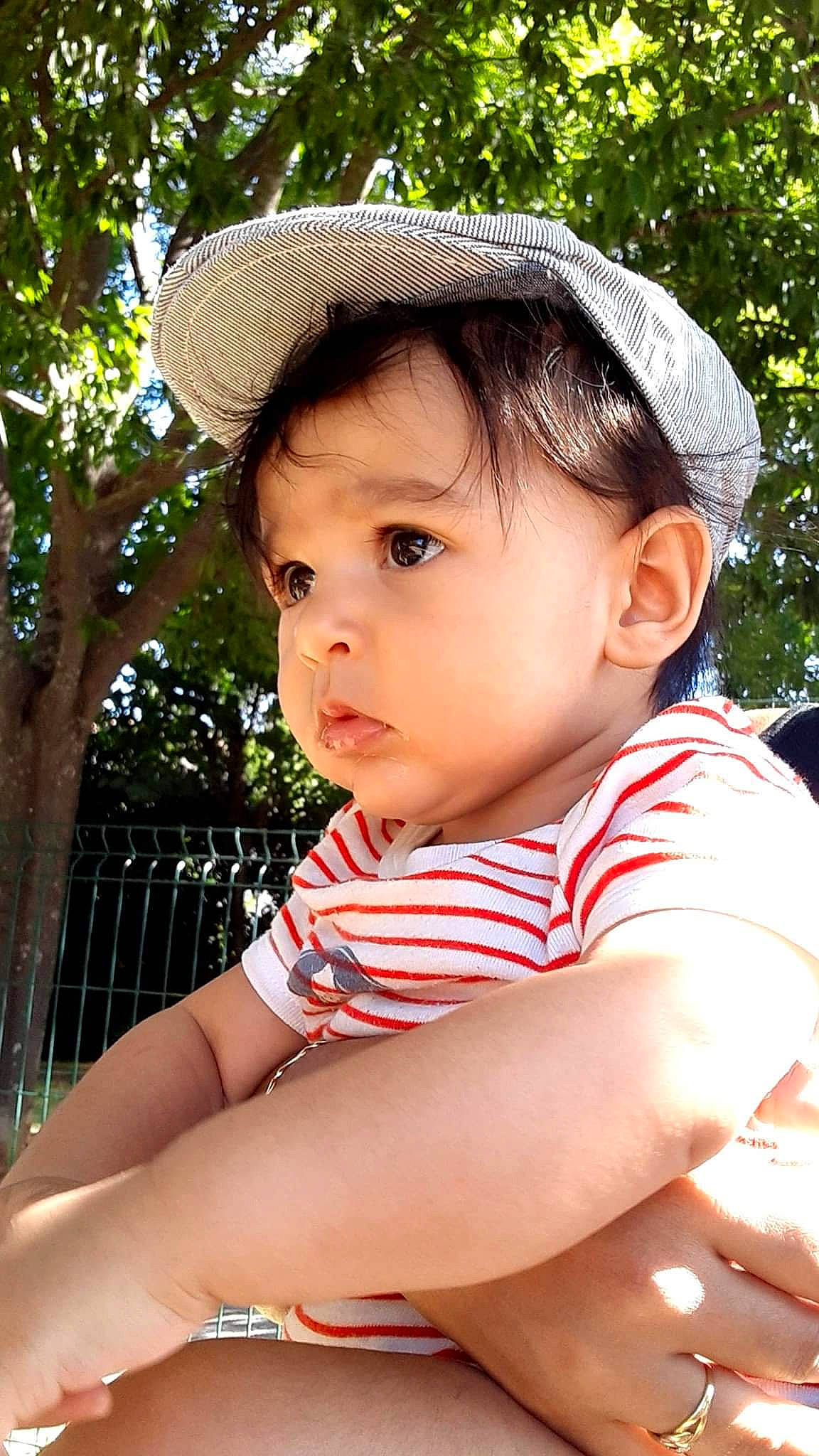 Richard participe au concours pour gagner de l'argent avec cette photo : baby, baby_toddler_clothing, bracelet, cheek, child, ear, finger, headgear, lip, nail, person, portrait_photography, skin, summer, toddler