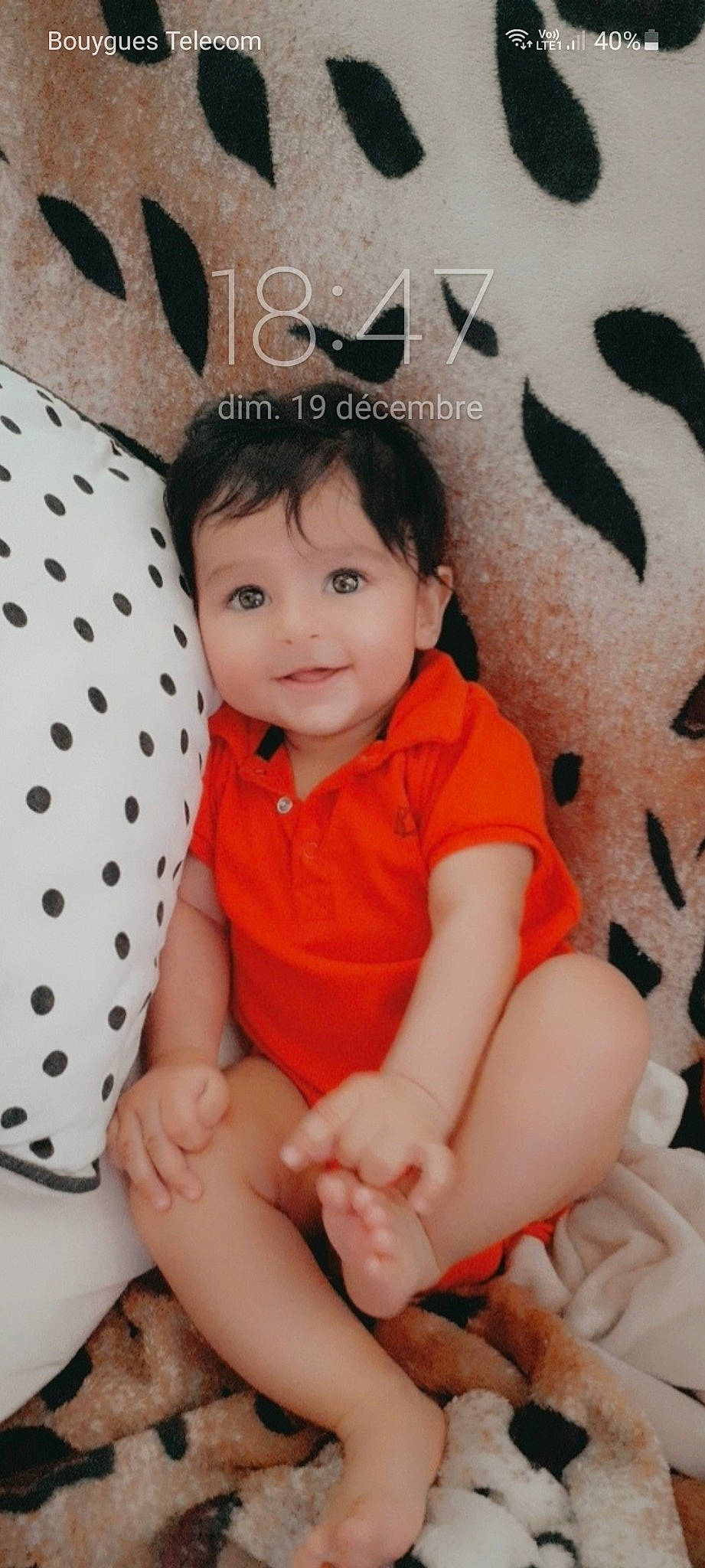 Richard a rejoint le concours — aidez-le/la à gagner de superbes lots ! baby_toddler_clothing, cheek, child, comfort, facial_expression, finger, fun, hairstyle, happy, human_leg, joy, neck, pattern, person, pink, product, skin, sleeve, smile, thigh