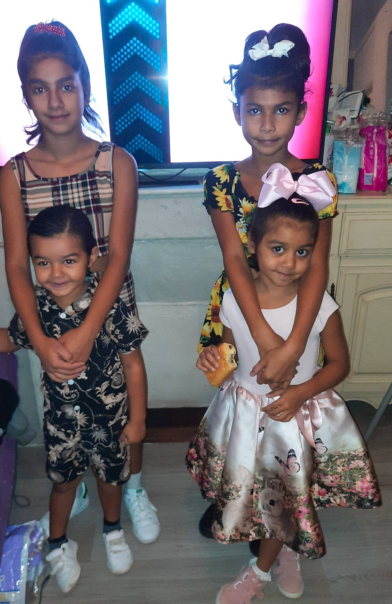 Carmene a rejoint le concours — aidez-le/la à gagner de superbes lots ! baby_toddler_clothing, black, blue, clothing, community, eye, face, fashion_design, hair, happy, head, human, joy, necklace, organ, person, pink, purple, shoe, skin