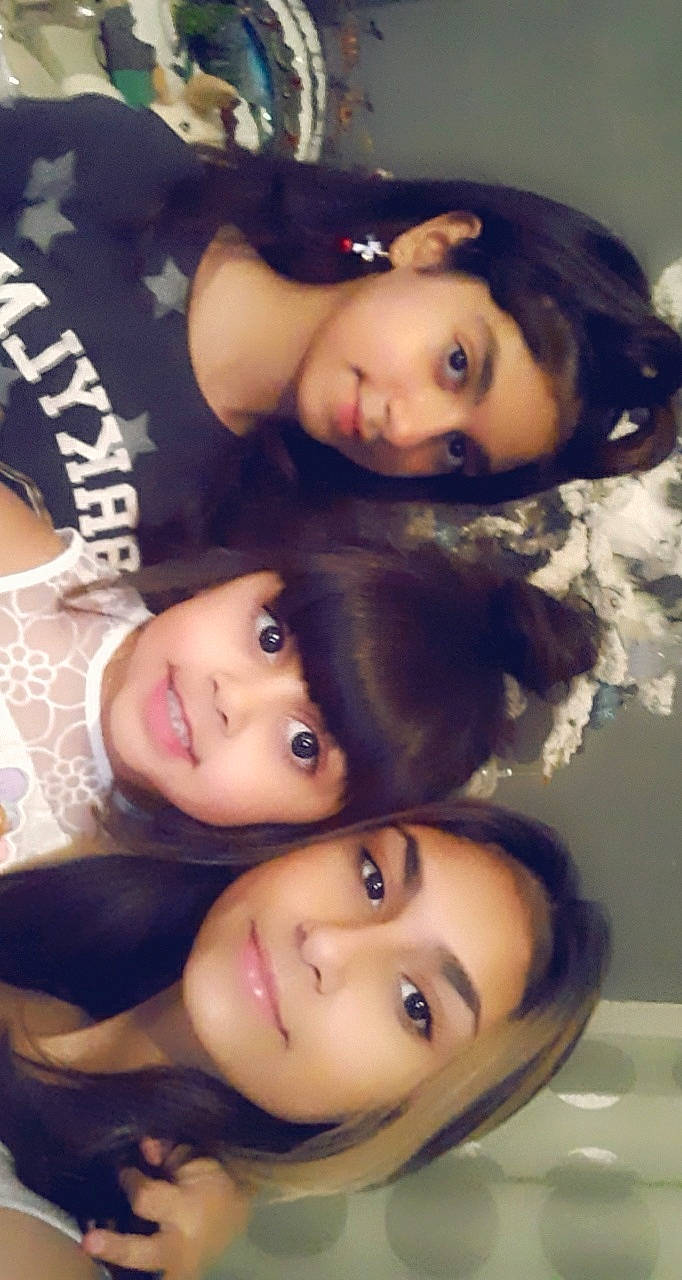 Tina a rejoint le concours — aidez-le/la à gagner de superbes lots ! cheek, chin, eye, eyebrow, eyelash, face, fashion, forehead, gesture, hair, hairstyle, happy, head, iris, joy, lip, mouth, nose, organ, person