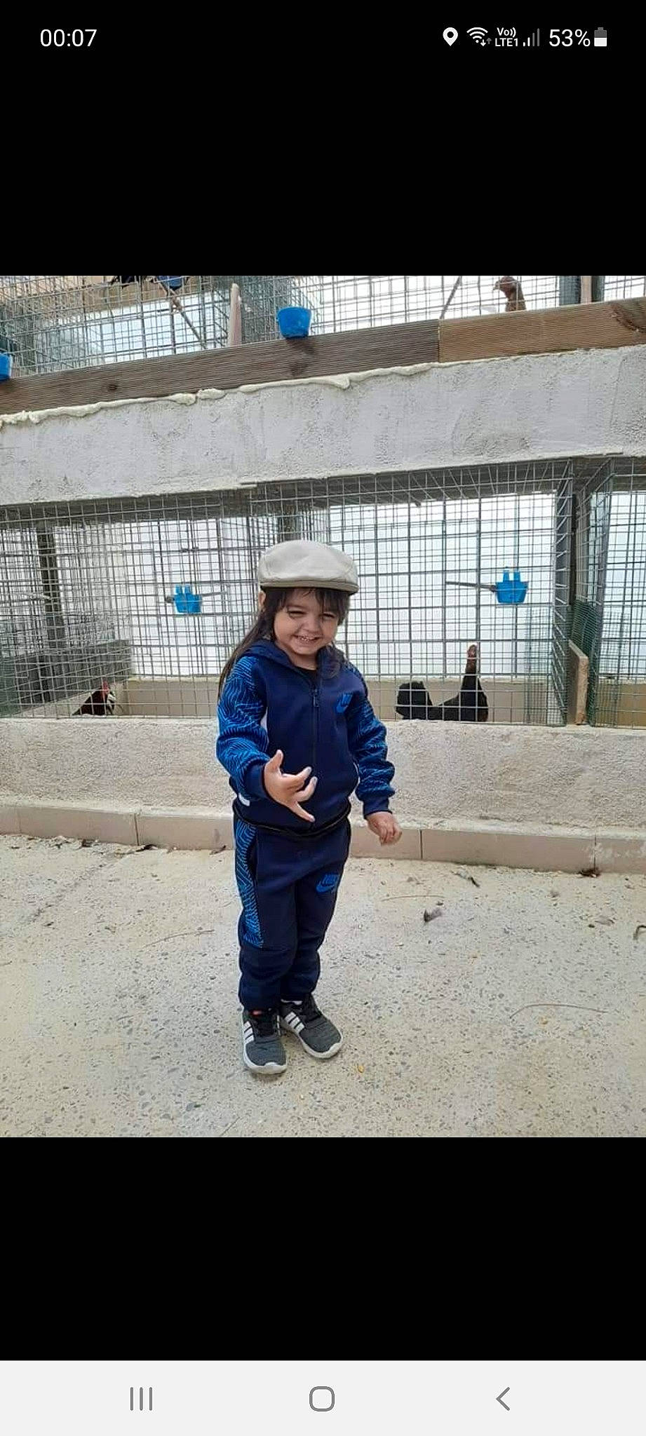 Jésus a rejoint le concours — aidez-le/la à gagner de superbes lots ! asphalt, cap, child, city, denim, electric_blue, fence, fun, hat, headgear, headwear, joy, leisure, mesh, person, recreation, sitting, smile, soil, street_fashion