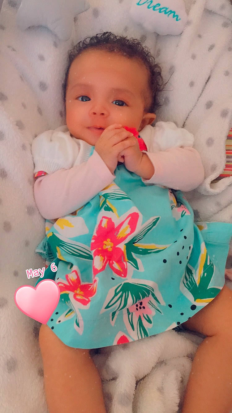 Inaya participe au concours pour gagner de l'argent avec cette photo : arm, baby_toddler_clothing, cheek, dress, eye, face, facial_expression, flower, hand, head, joint, leg, lip, mouth, neck, organ, person, plant, skin, textile