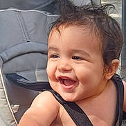 Rafaël participe au concours pour gagner de l'argent avec cette photo : baby, child, smiling, happy, face, hair, stroller, seatbelt, outdoor, skin, cheeks, infant, closeup, expression, joy, cute, person, sunlight, portrait, seat