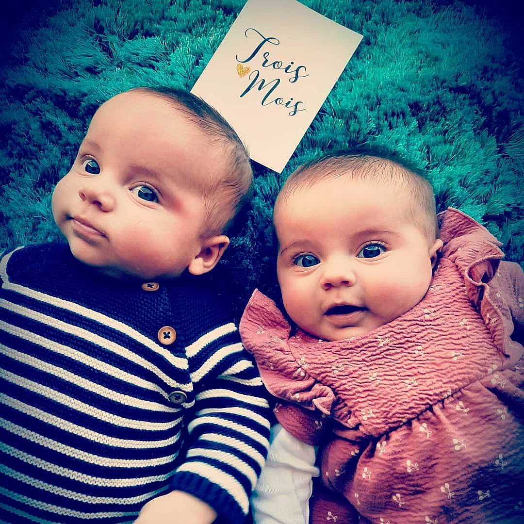 Saraquiel participe au concours pour gagner de l'argent avec cette photo : baby, baby_toddler_clothing, blue, cheek, child, chin, cloud, cool, eye, eyebrow, handwriting, happy, head, iris, mouth, nose, person, photograph, skin, sky