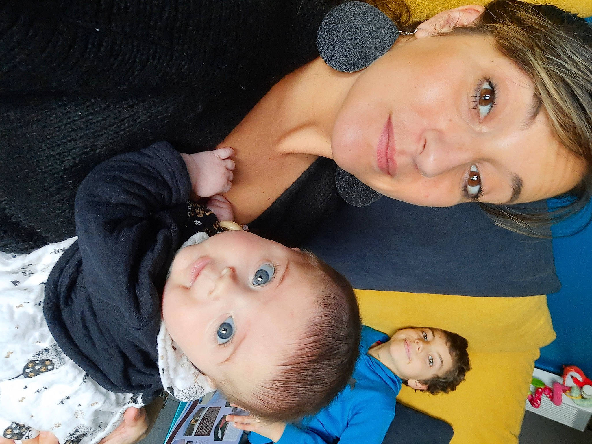 Saraquiel a rejoint le concours — aidez-le/la à gagner de superbes lots ! baby, baby_toddler_clothing, cheek, chin, eyebrow, eyelash, face, finger, gesture, happy, head, iris, joy, lip, mouth, muscle, nose, organ, person, skin