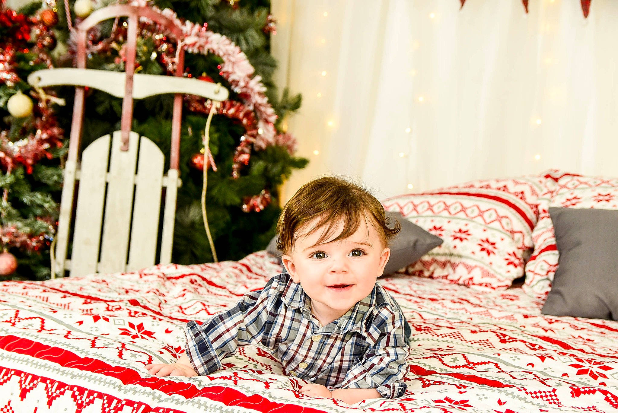 Larry is registered to the contest to win money with this photo: bed_sheet, child, christmas, christmas_eve, event, furniture, happy, holiday, person, photography, plant, portrait_photography, red, room, textile, toddler, tree