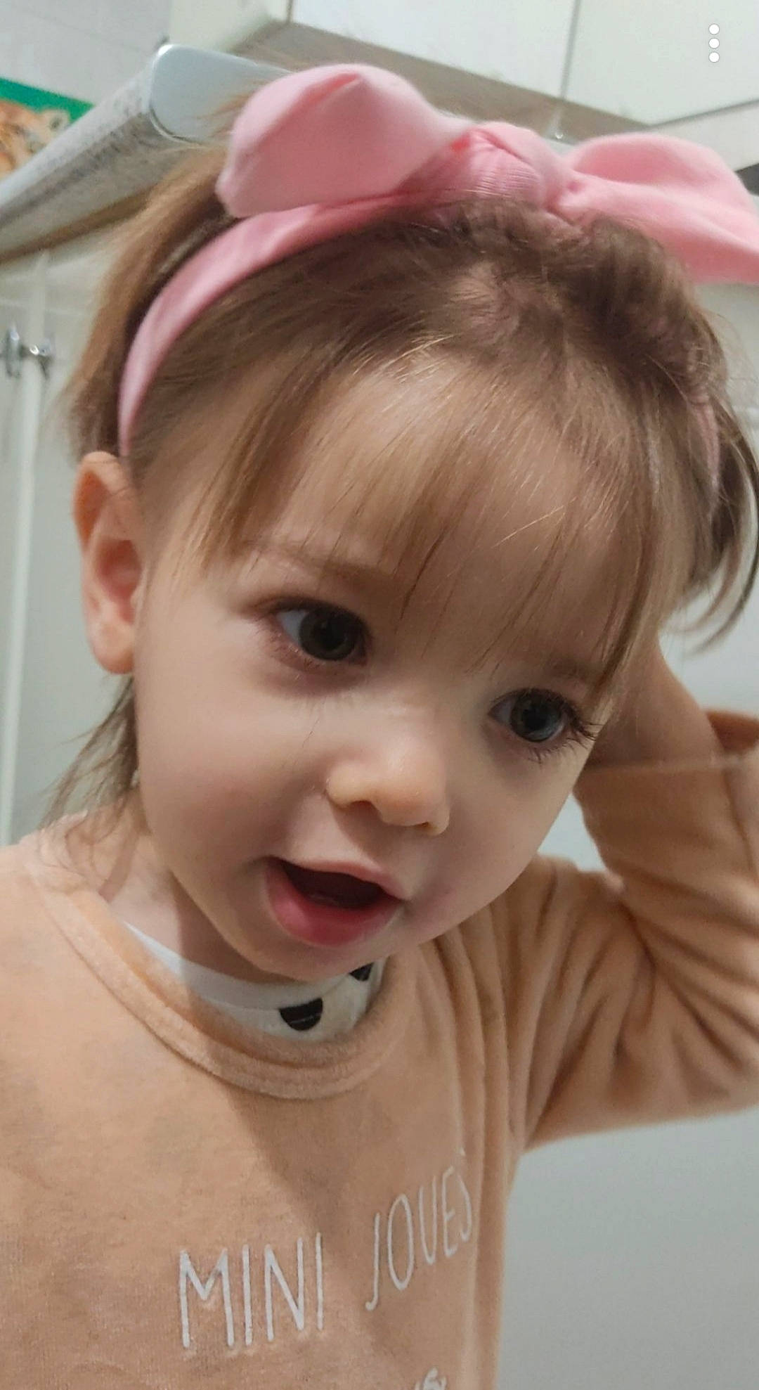 Lya a rejoint le concours — aidez-le/la à gagner de superbes lots ! cheek, chin, clothing, ear, eyebrow, eyelash, face, facial_expression, forehead, hair, hairstyle, human, human_body, jaw, lip, mouth, neck, nose, organ, person