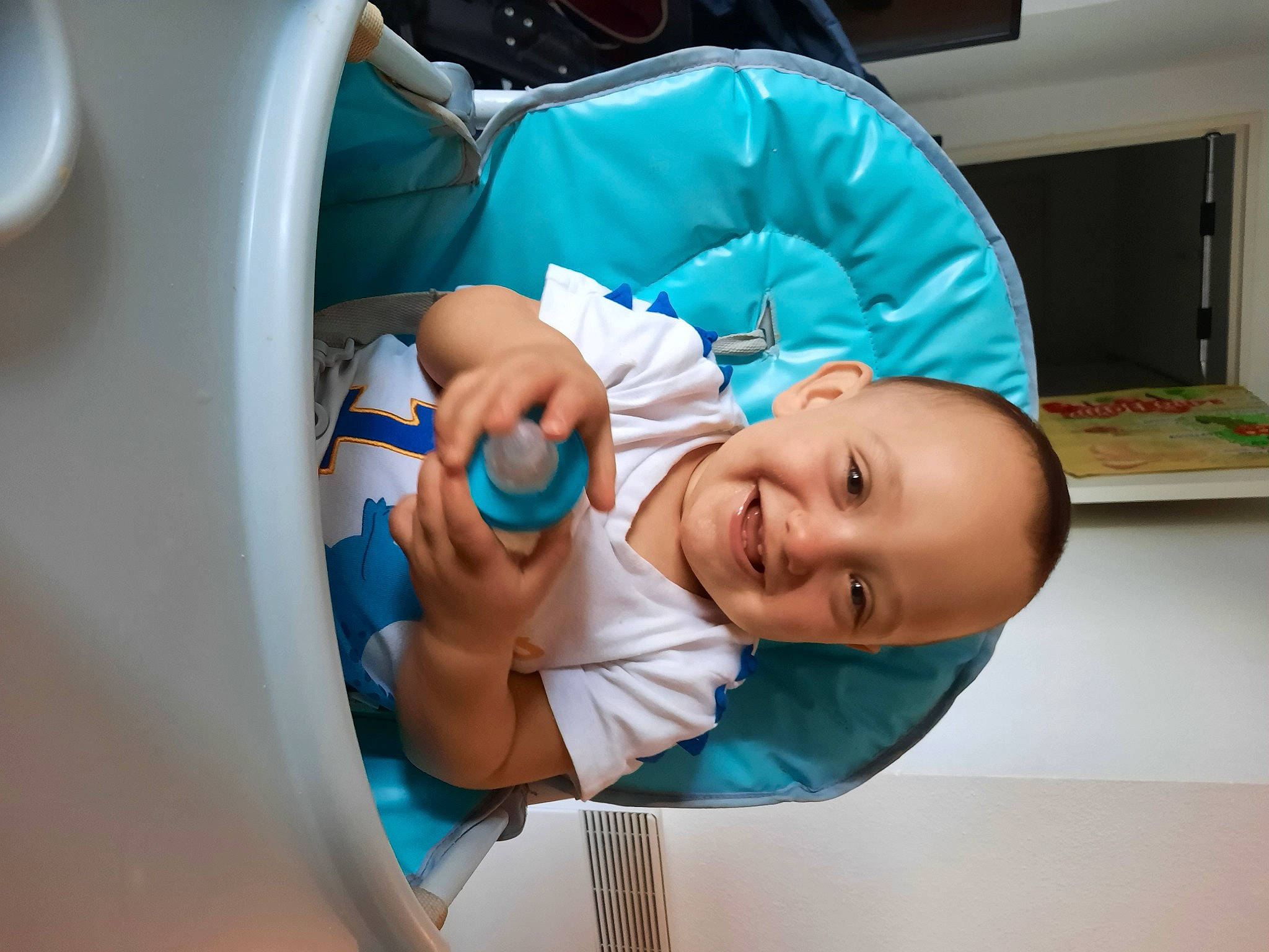 Nolaan participe au concours pour gagner de l'argent avec cette photo : baby, baby_safety, birth, child, childbirth, joy, person