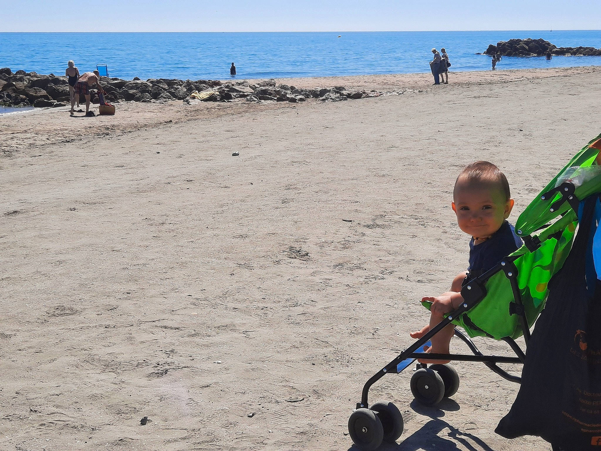 Nolaan a rejoint le concours — aidez-le/la à gagner de superbes lots ! beach, child, cloud, coast, coastal_and_oceanic_landforms, fun, holiday, leisure, mountain, ocean, person, recreation, sand, sea, shore, sky, summer, tourism, vacation, vehicle