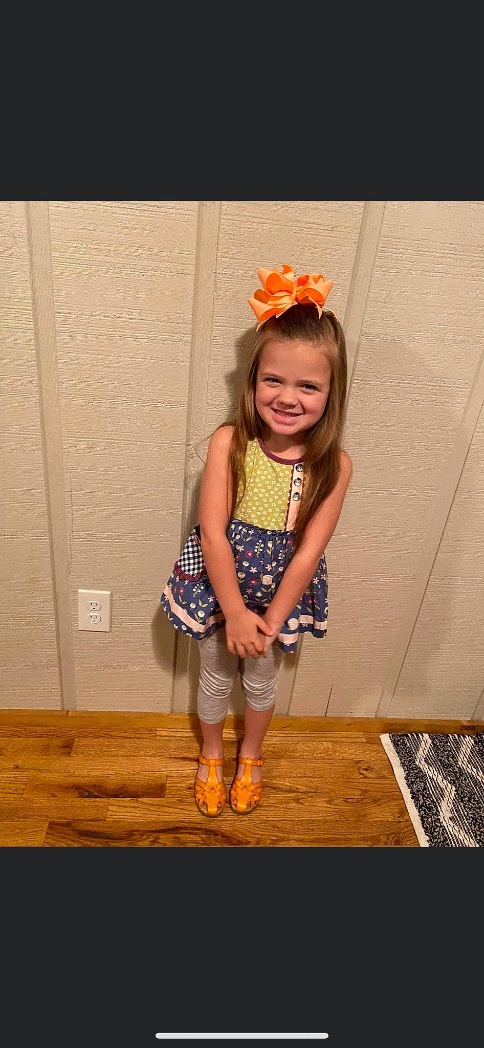 Mila is registered to the contest to win money with this photo: child, fashion_design, flash_photography, flooring, footwear, happy, human_leg, jewellery, joy, knee, leg, long_hair, orange, person, pink, sleeve, smile, standing, street_fashion, thigh