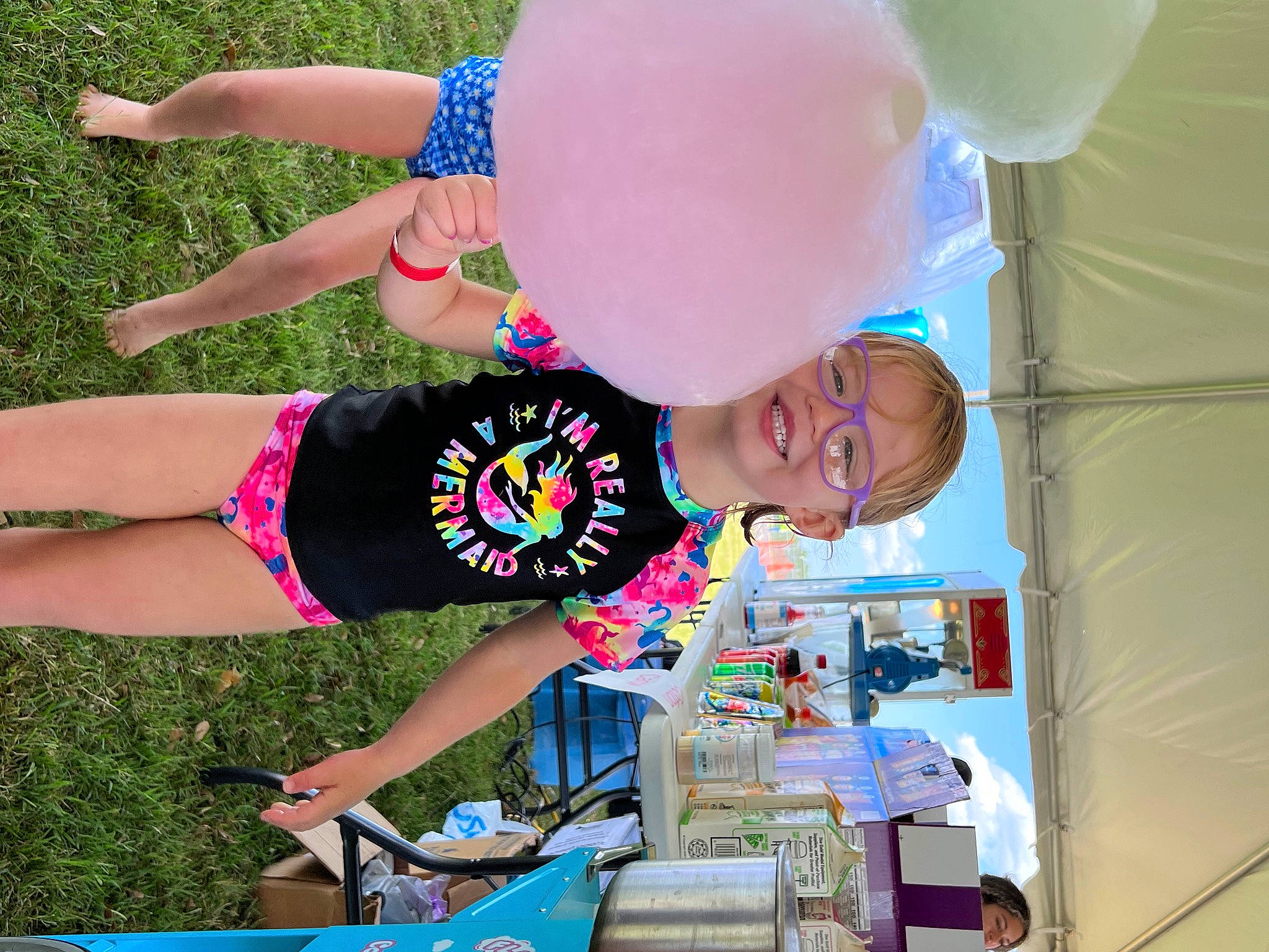 Raiden is registered to the contest to win money with this photo: abdomen, balloon, blue, event, fun, grass, happy, human_leg, joy, leisure, magenta, party_supply, people_in_nature, person, pink, recreation, shorts, smile, street_fashion, t_shirt