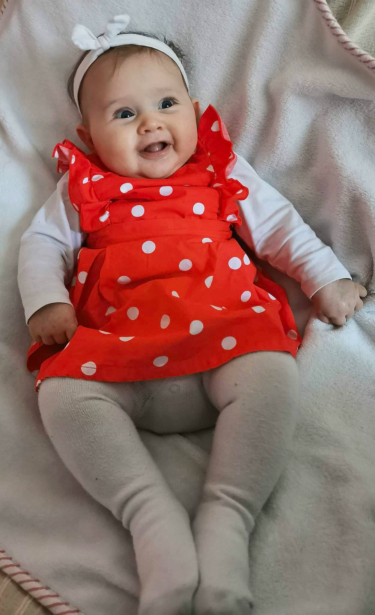 Roxane participe au concours pour gagner de l'argent avec cette photo : baby, baby_toddler_clothing, cheek, chin, collar, comfort, dress, eye, face, happy, head, human_body, lip, person, pink, skin, sleeve, smile, thigh, toddler