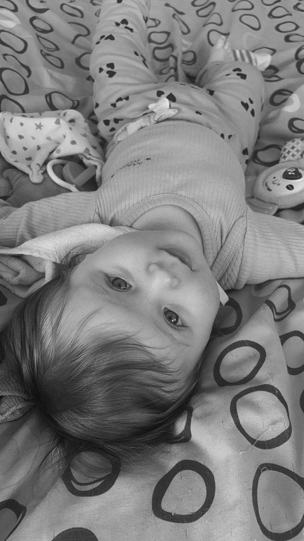 Leila a rejoint le concours — aidez-le/la à gagner de superbes lots ! black, black_and_white, child, comfort, flash_photography, font, happy, head, monochrome, monochrome_photography, mouth, organ, pattern, person, photograph, smile, snapshot, stock_photography, style, toddler