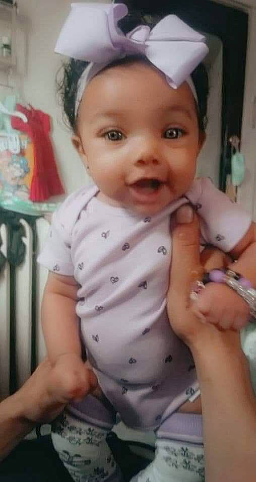 Aori is registered to the contest to win money with this photo: baby, baby_toddler_clothing, cheek, eyebrow, eyelash, finger, gesture, happy, headwear, iris, lip, mouth, nose, organ, person, pink, product, skin, sleeve, smile