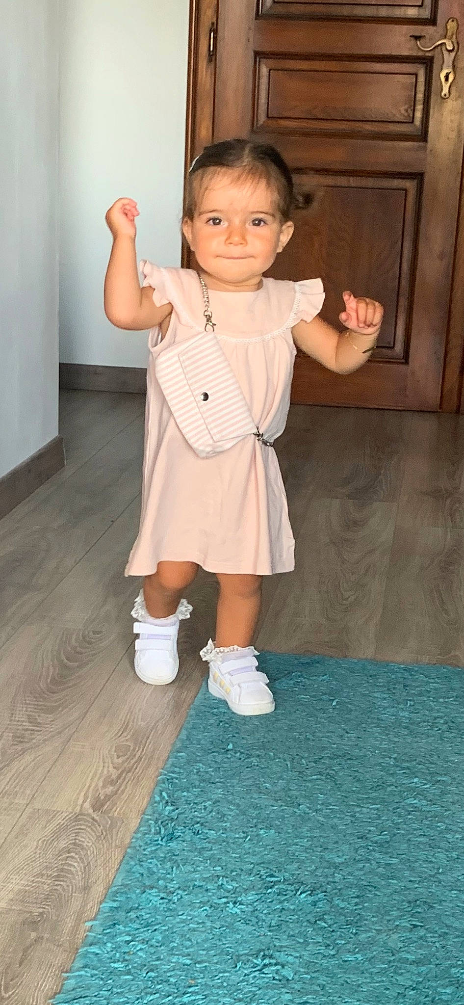Kamila participe au concours pour gagner de l'argent avec cette photo : baby_toddler_clothing, costume, dress_shirt, flooring, formal_wear, fun, gesture, hair, happy, human_body, human_leg, joint, joy, knee, pattern, person, sleeve, smile, sock, thumb