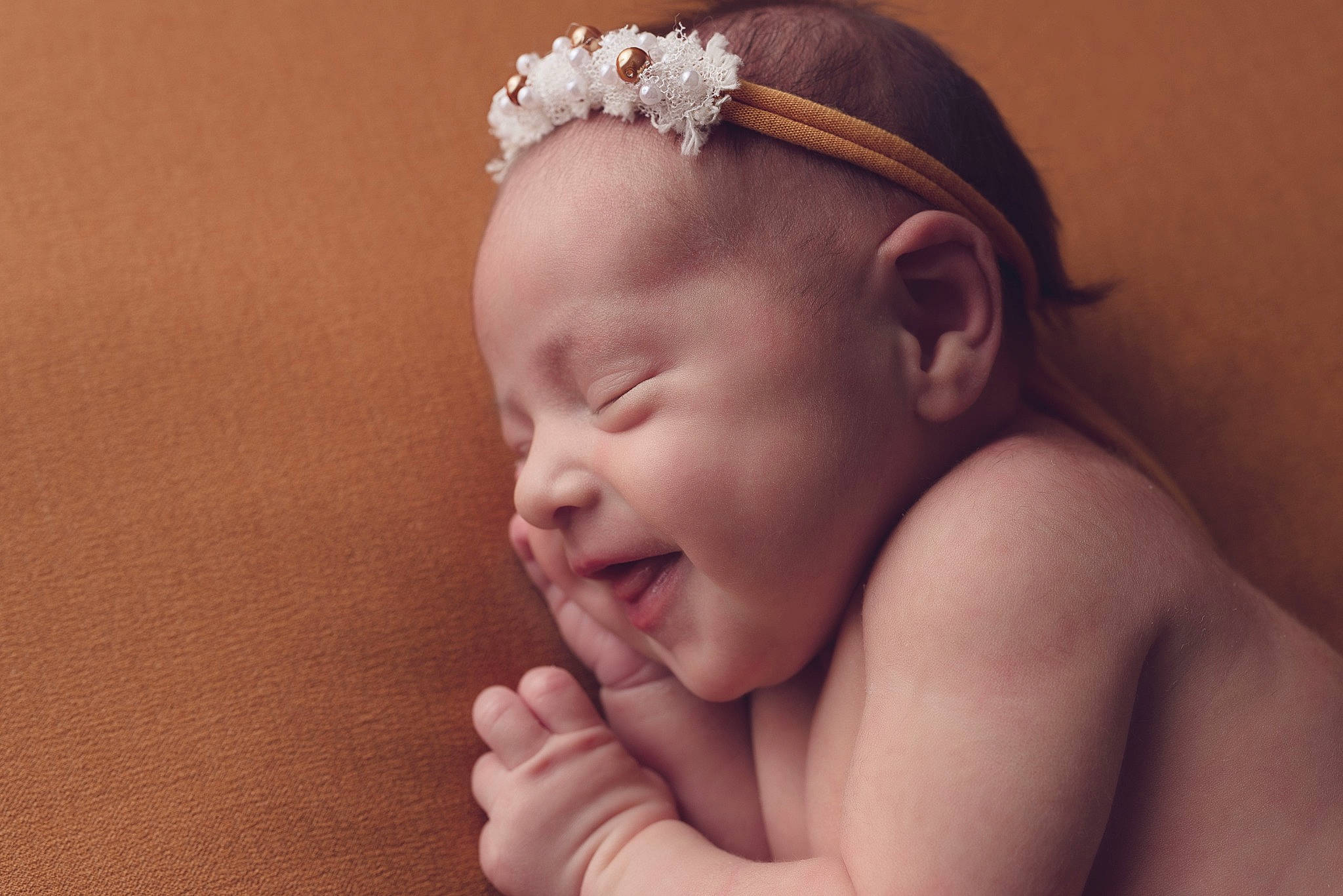 Anastasia participe au concours pour gagner de l'argent avec cette photo : arm, baby, cheek, ear, eye, eyebrow, eyelash, face, finger, flash_photography, gesture, hand, happy, head, human_body, iris, lip, nose, person, skin