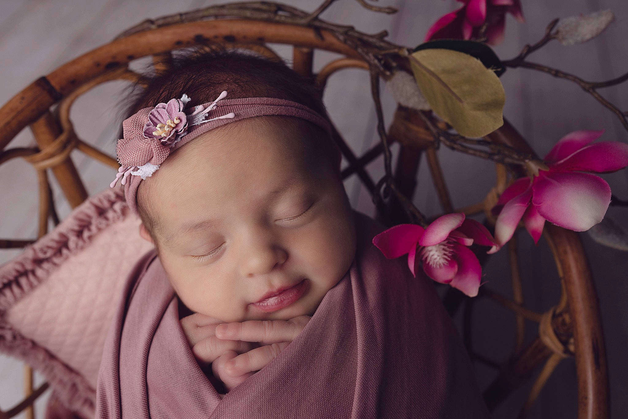 Anastasia a rejoint le concours — aidez-le/la à gagner de superbes lots ! baby, baby_toddler_clothing, beauty, cap, clothing, eyelash, flower, happy, headband, iris, lip, magenta, organ, person, petal, pink, purple, textile, toddler, twig