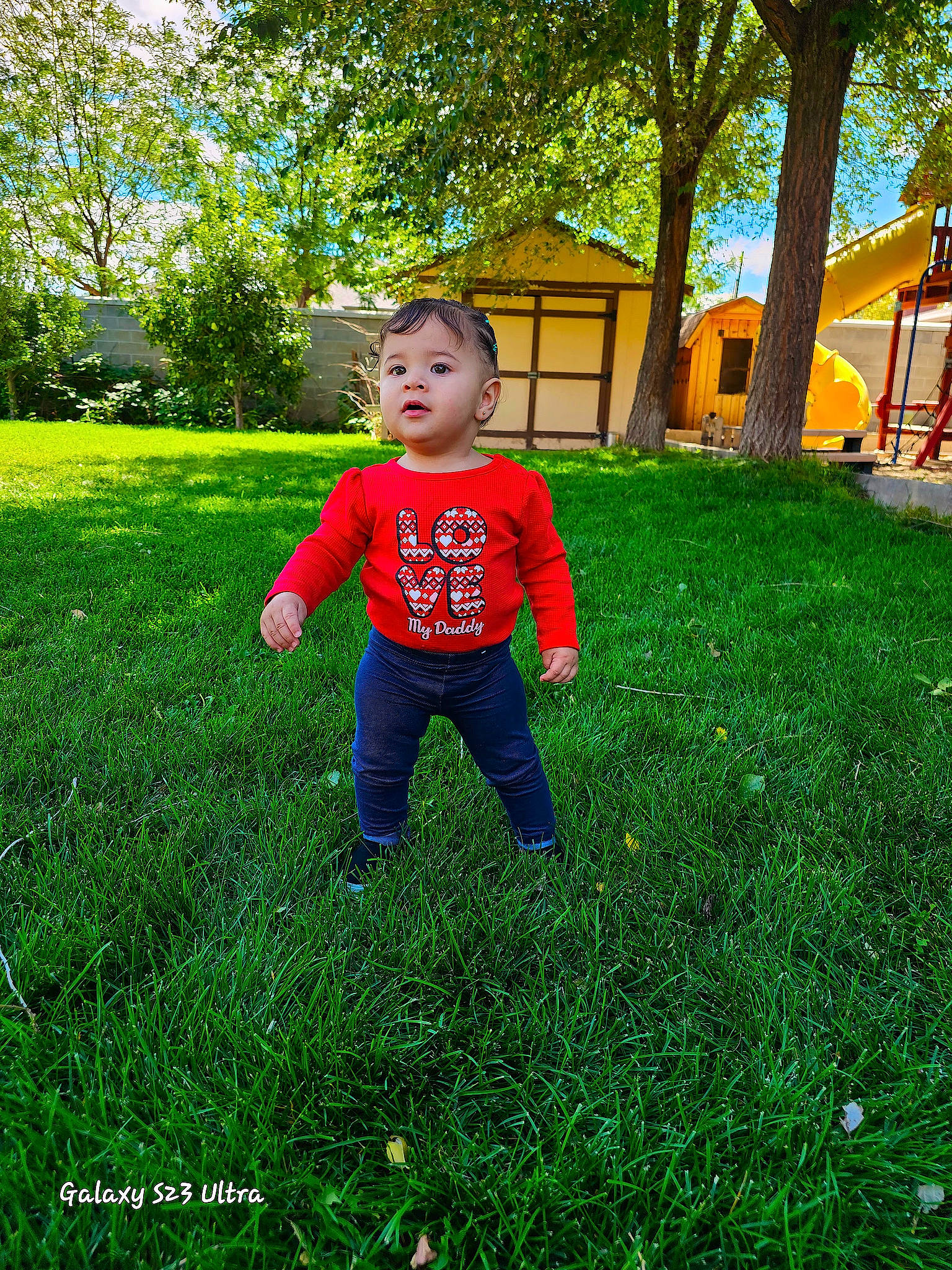 Leidymar is registered to the contest to win money with this photo: baby, baby_toddler_clothing, child, eye, flooring, fun, garden, grass, grassland, green, happy, lawn, leisure, people_in_nature, person, plant, play, recreation, t_shirt, toddler