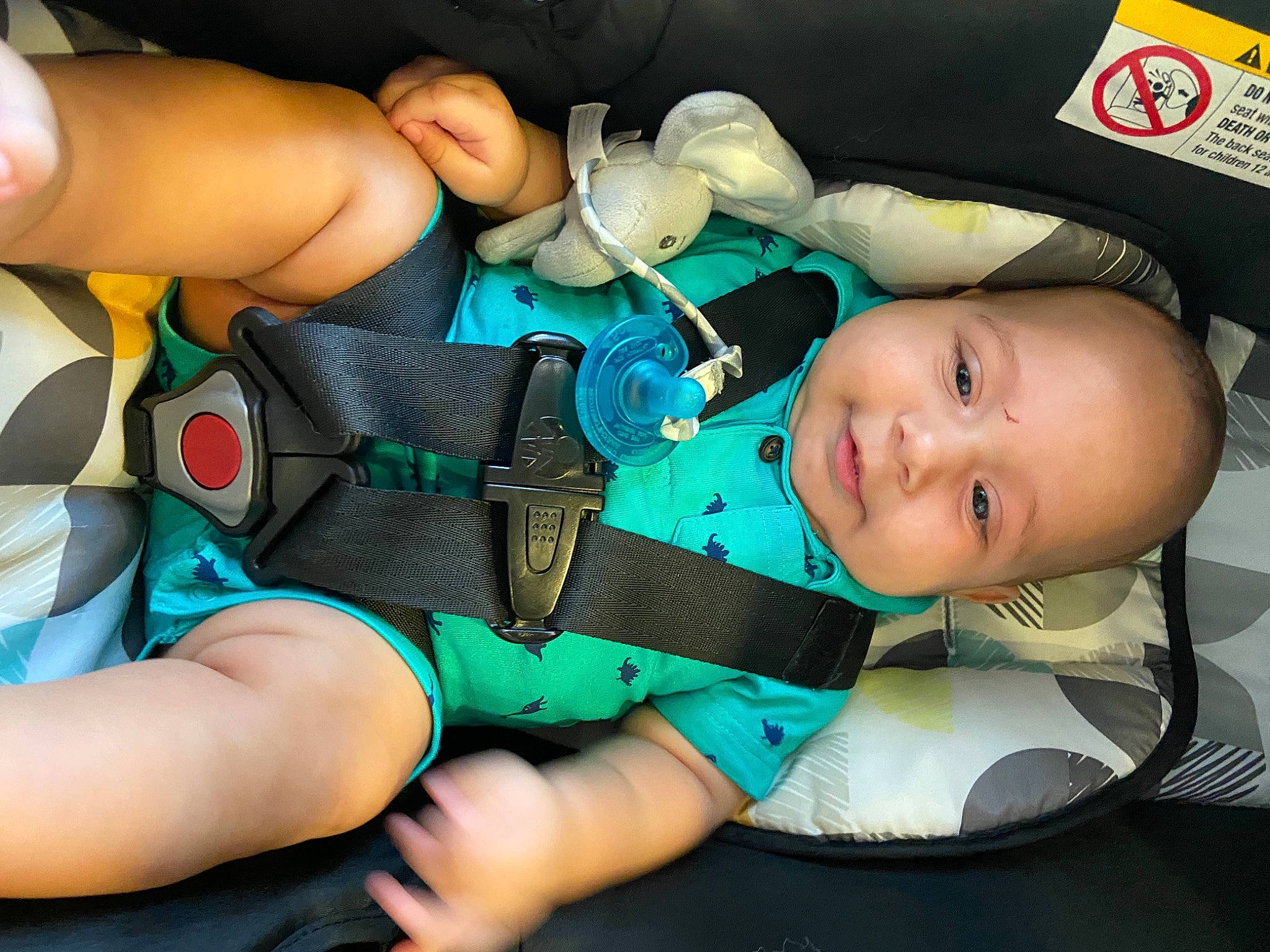 Kyreon is registered to the contest to win money with this photo: baby, baby_toddler_clothing, child, comfort, finger, gesture, green, health_care, human_body, knee, leg, medical, medical_procedure, mouth, person, service, skin, smile, thigh, toddler