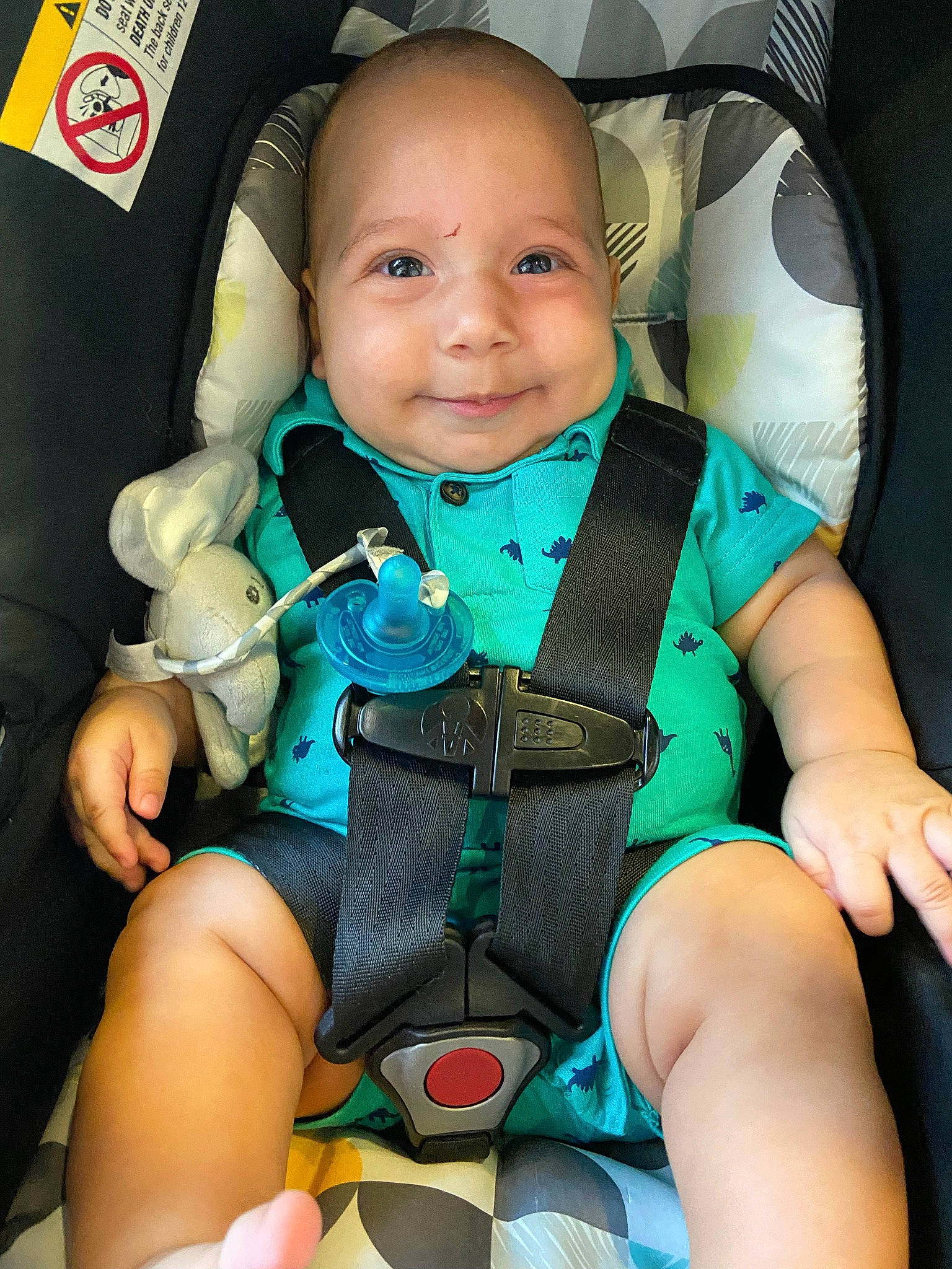 Kyreon is registered to the contest to win money with this photo: auto_part, baby, baby_carriage, baby_in_car_seat, baby_products, baby_safety, baby_toddler_clothing, car_seat, child, comfort, electric_blue, head, leg, person, seat_belt, service, sitting, smile, thigh, toddler