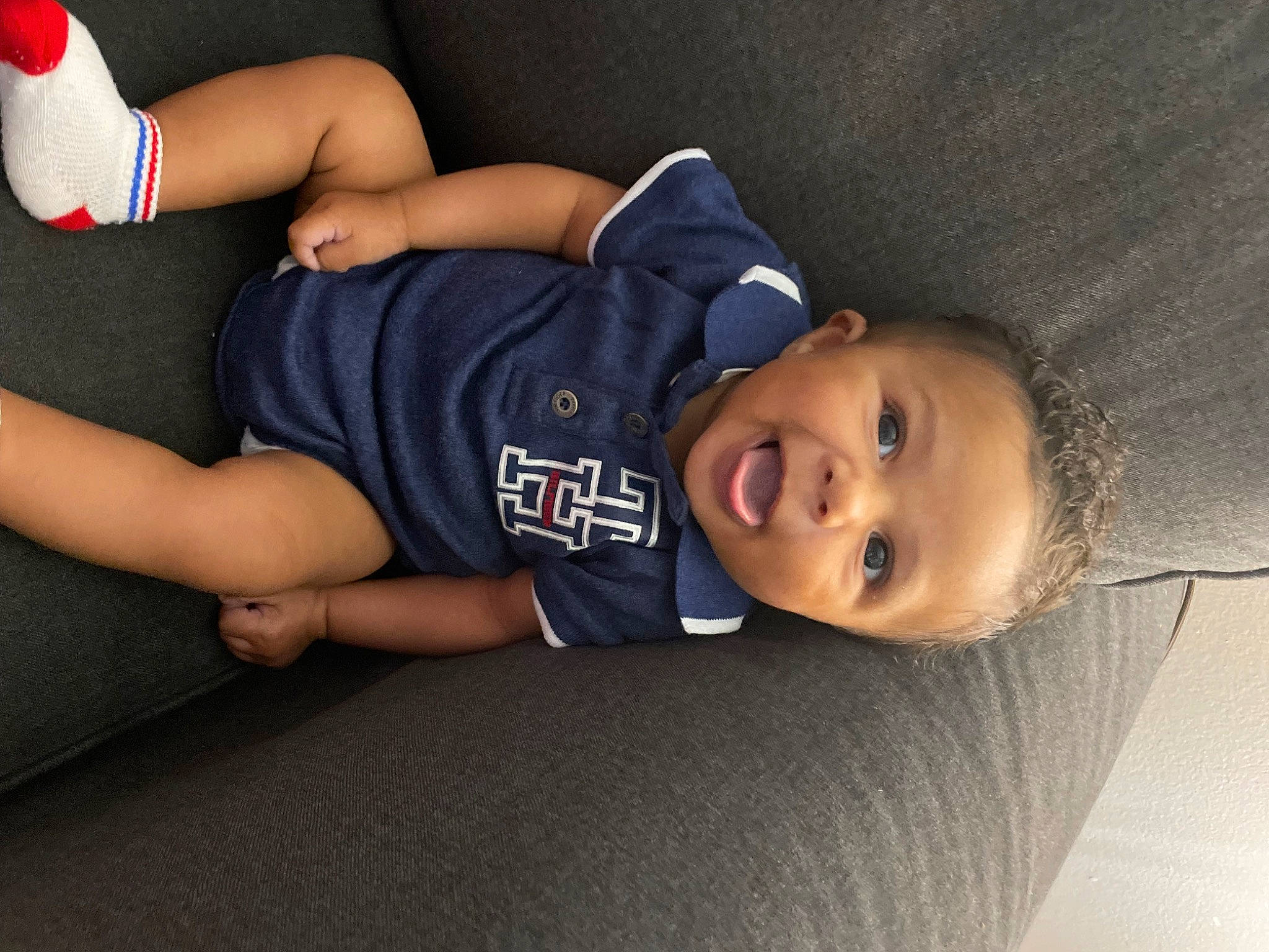 Jakari is registered to the contest to win money with this photo: baby_toddler_clothing, child, comfort, cool, elbow, electric_blue, flash_photography, human_body, human_leg, joint, knee, leg, person, shorts, sleeve, smile, sportswear, t_shirt, thigh, toddler