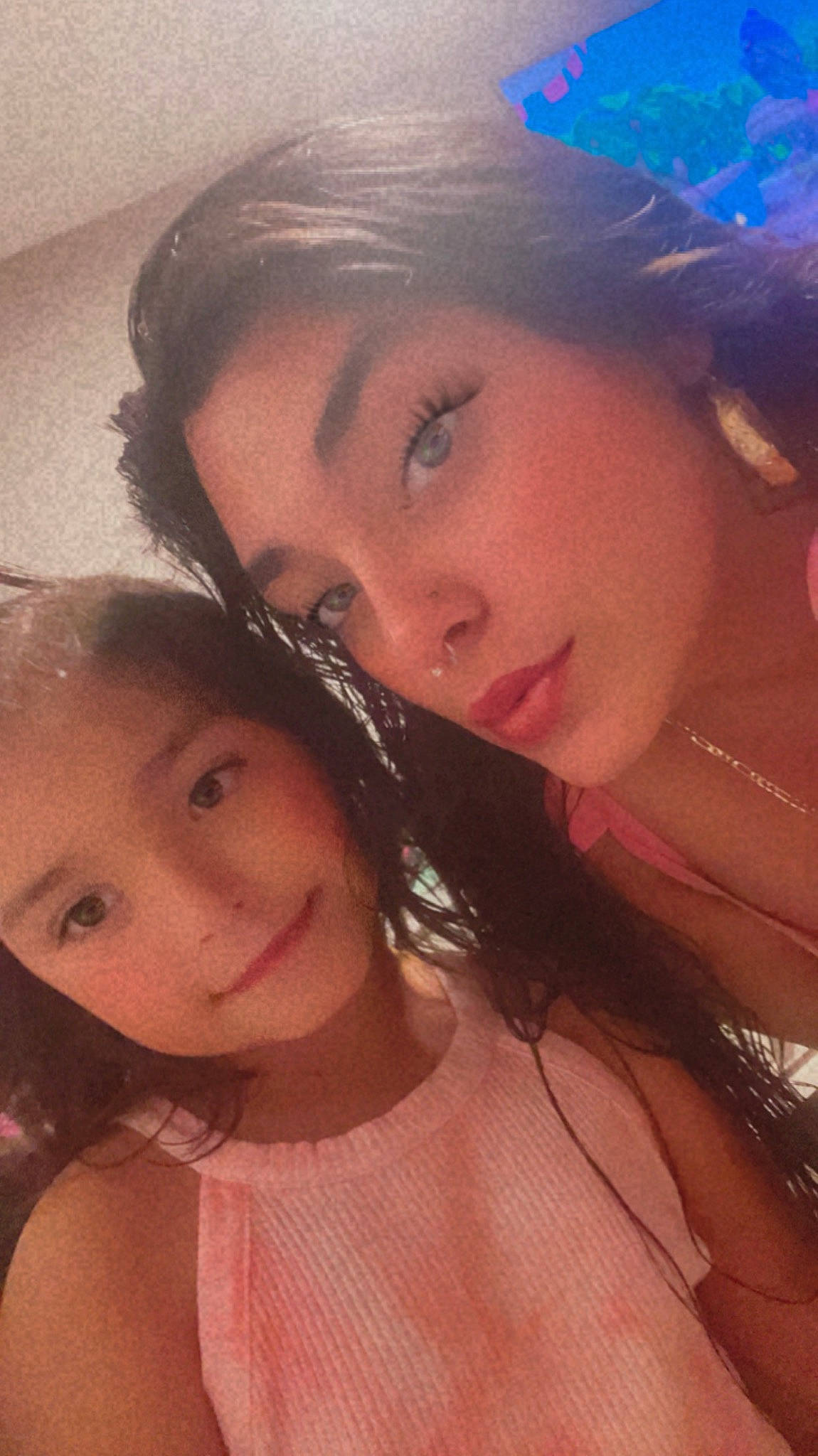 Anaya is registered to the contest to win money with this photo: black_hair, cheek, chin, cool, ear, eyebrow, eyelash, facial_expression, flash_photography, gesture, happy, iris, jaw, joy, lip, mouth, nose, person, pink, skin